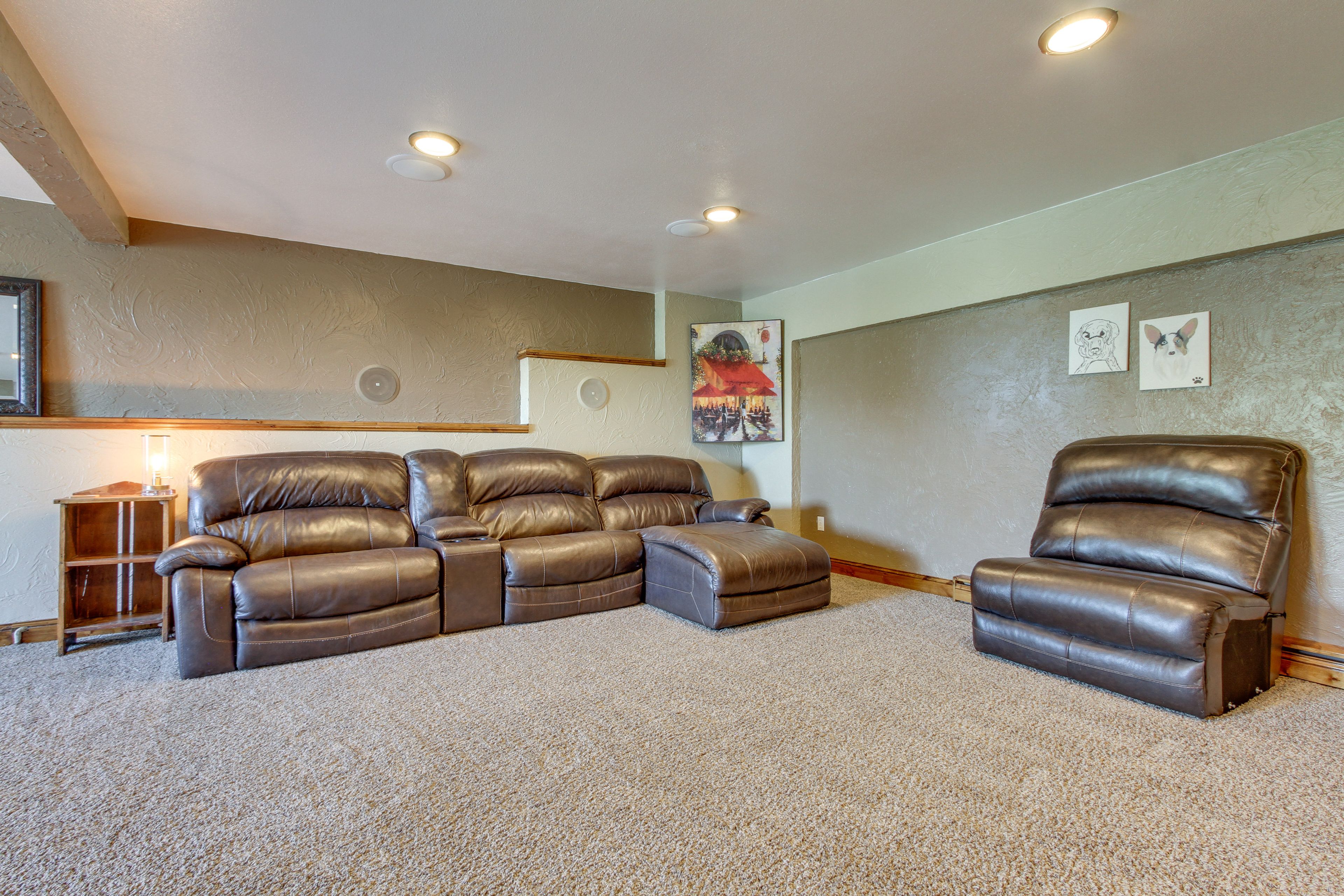 Family Room | Smart TV | Wood-Burning Stove