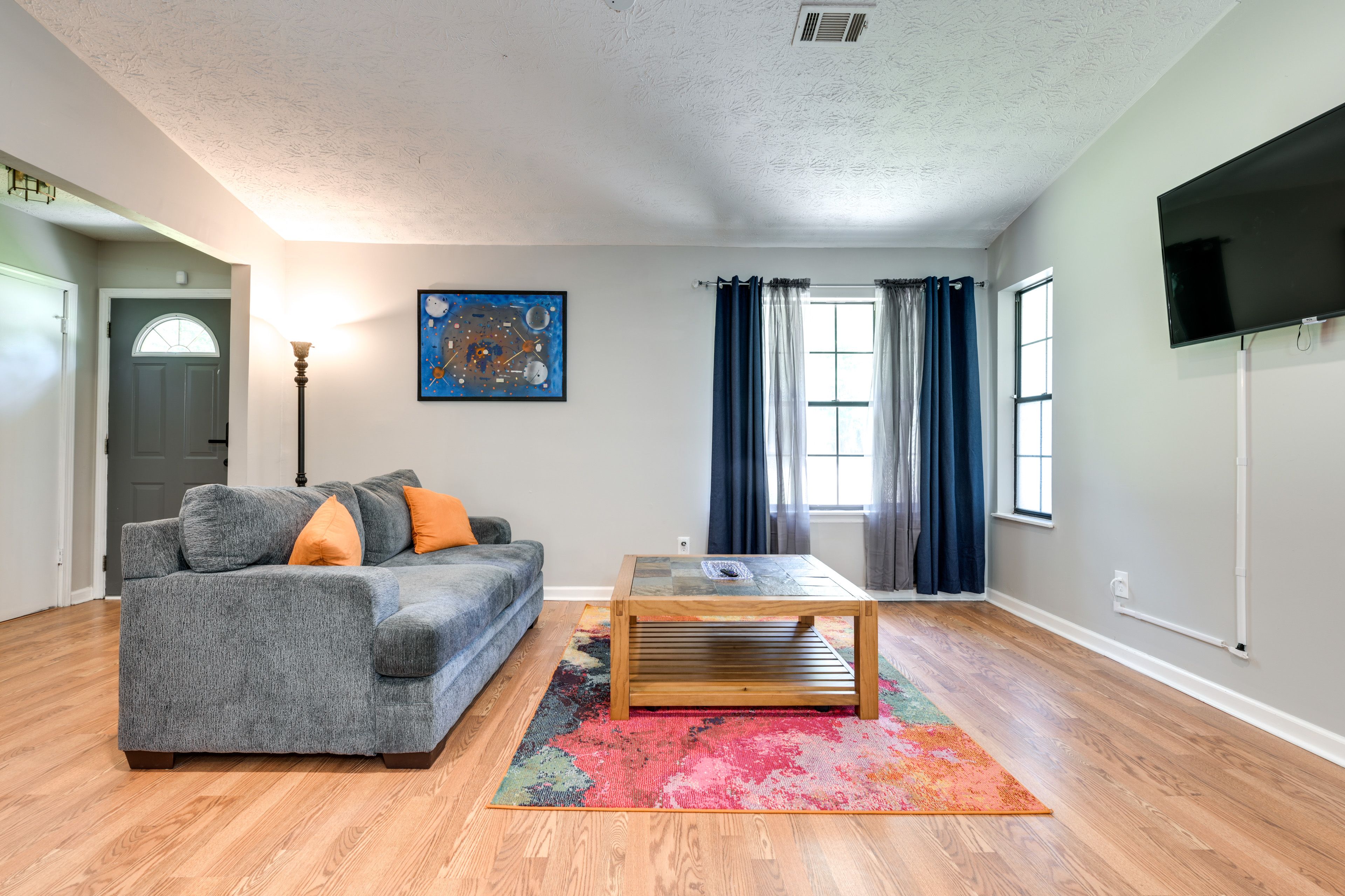 Living Room | Smart TV | Board Games