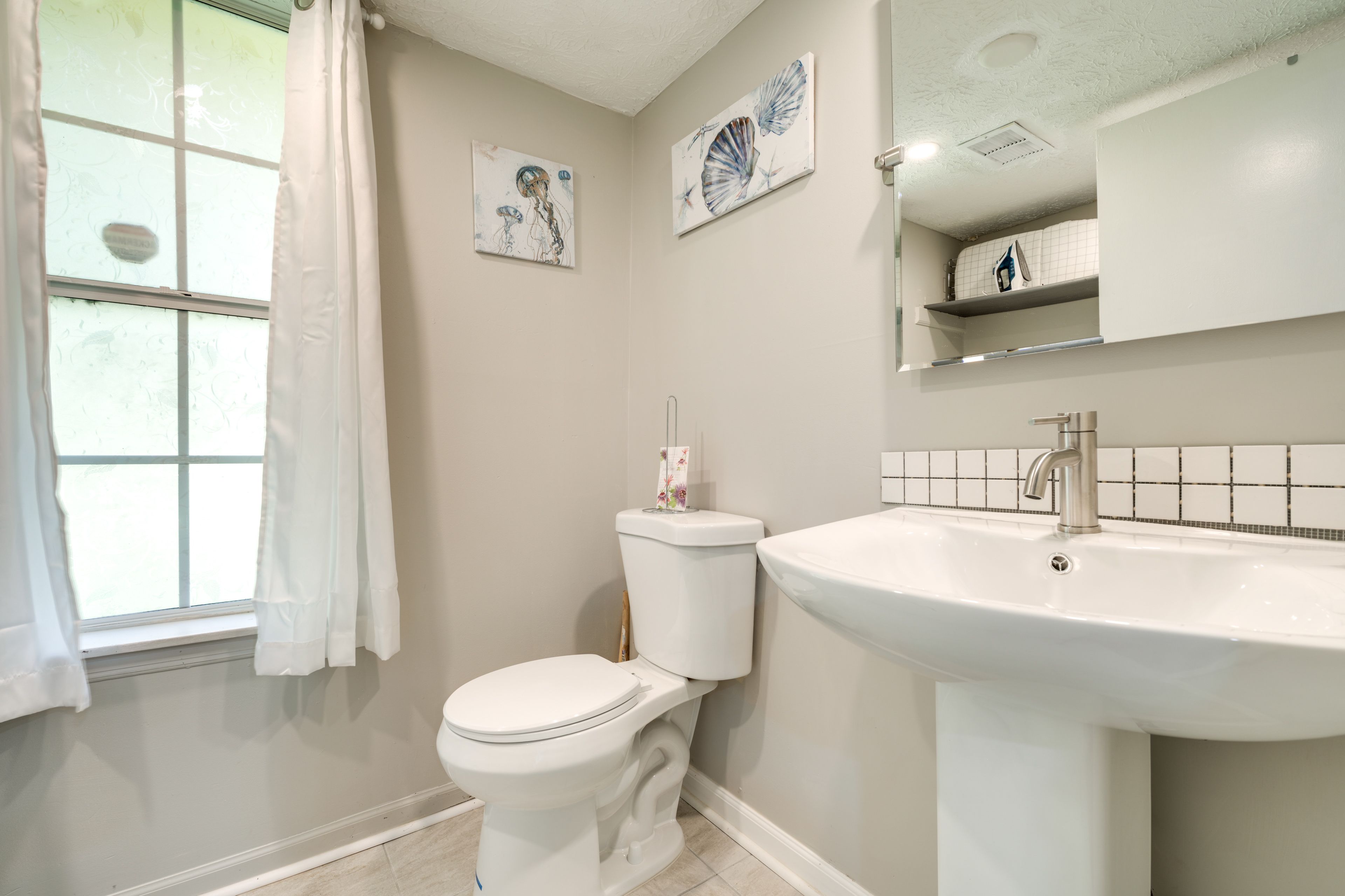 Half Bathroom | Laundry Detergent