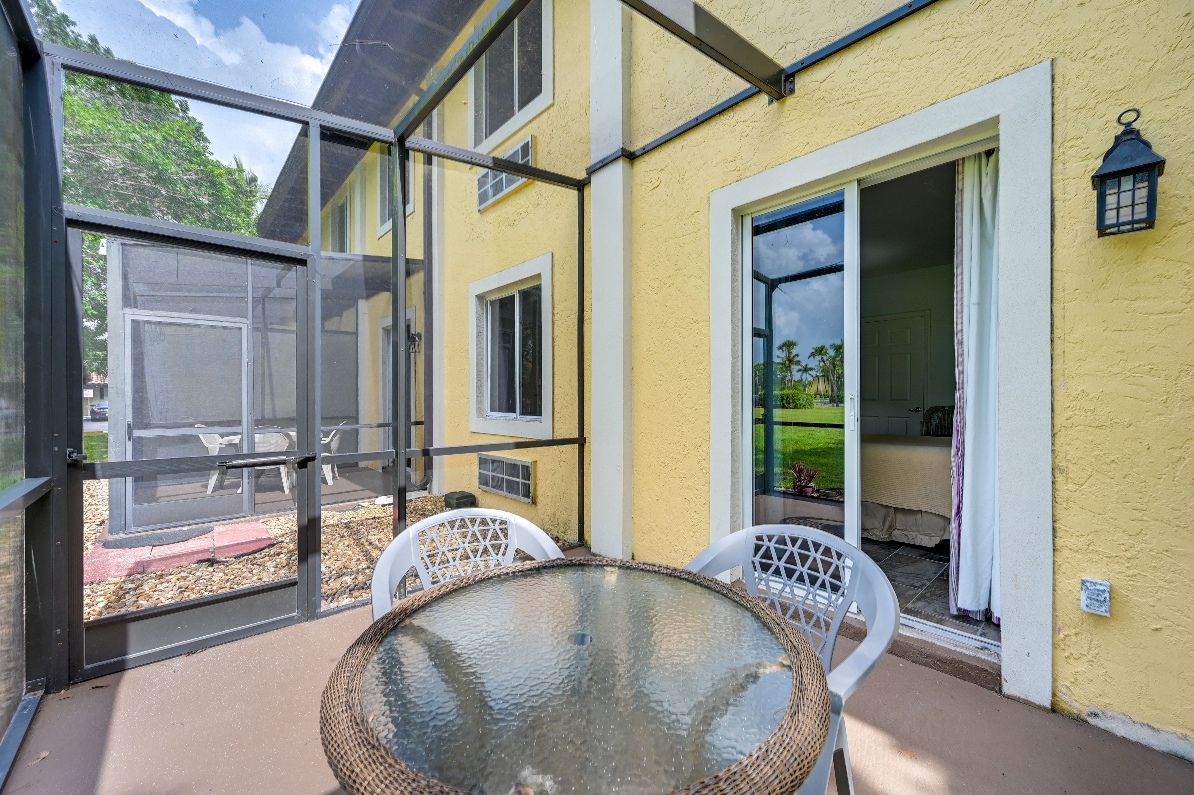 Screened Patio | Outdoor Dining