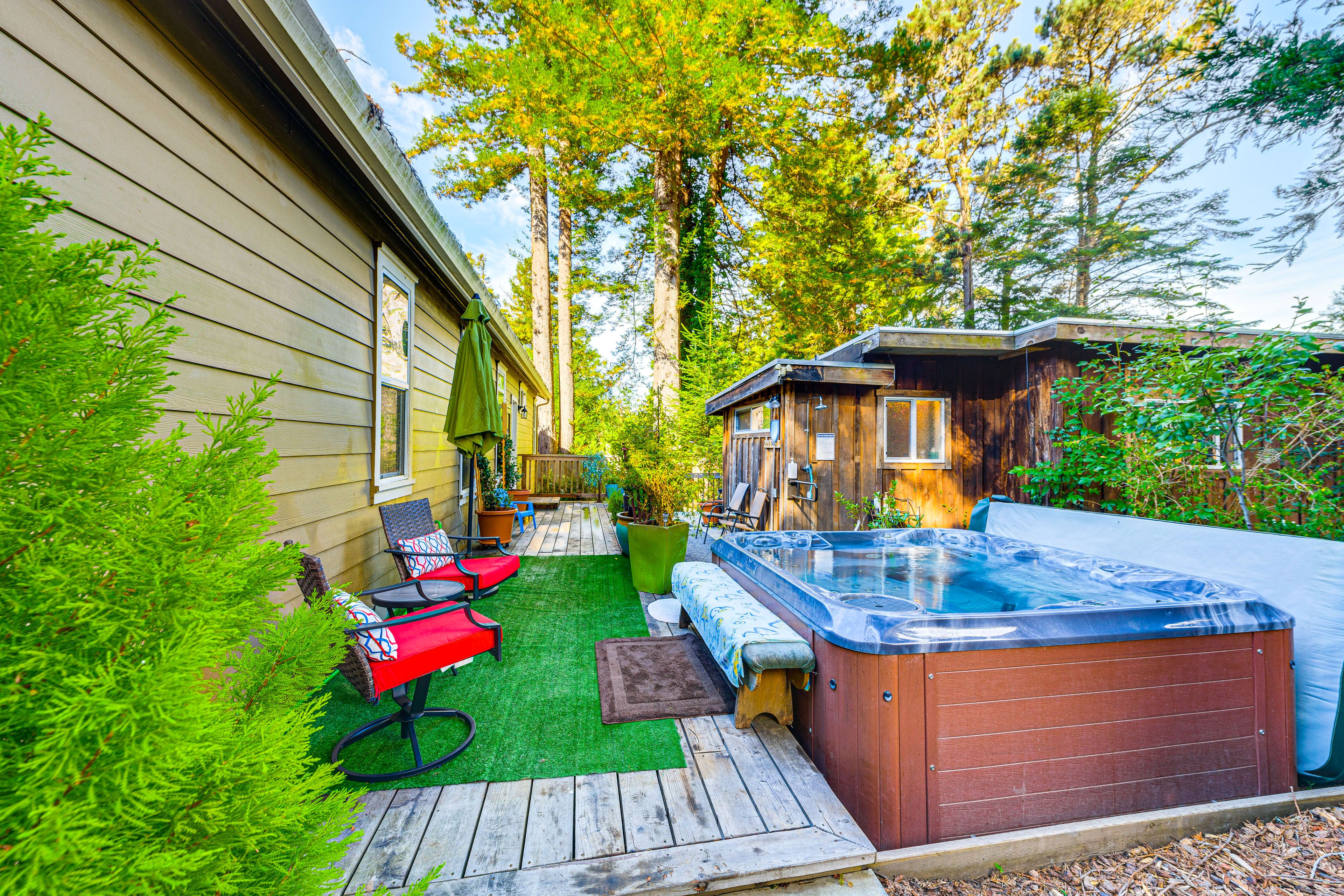 Fort Bragg Vacation Rental | 2BR | 1BA | 950 Sq Ft | Step-Free Access