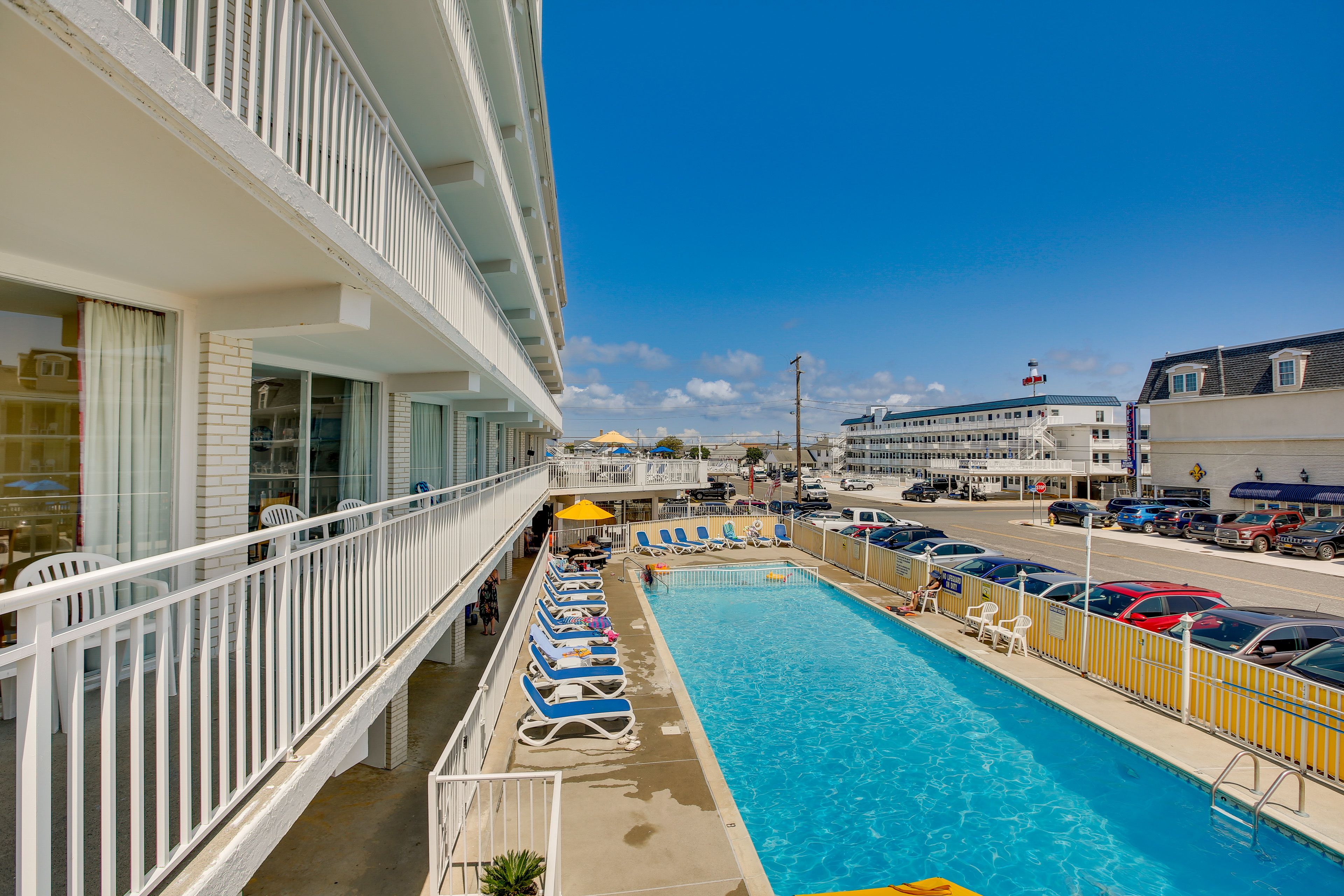 Community Amenities | Heated Outdoor Pool | Gas Grills | Dining Areas