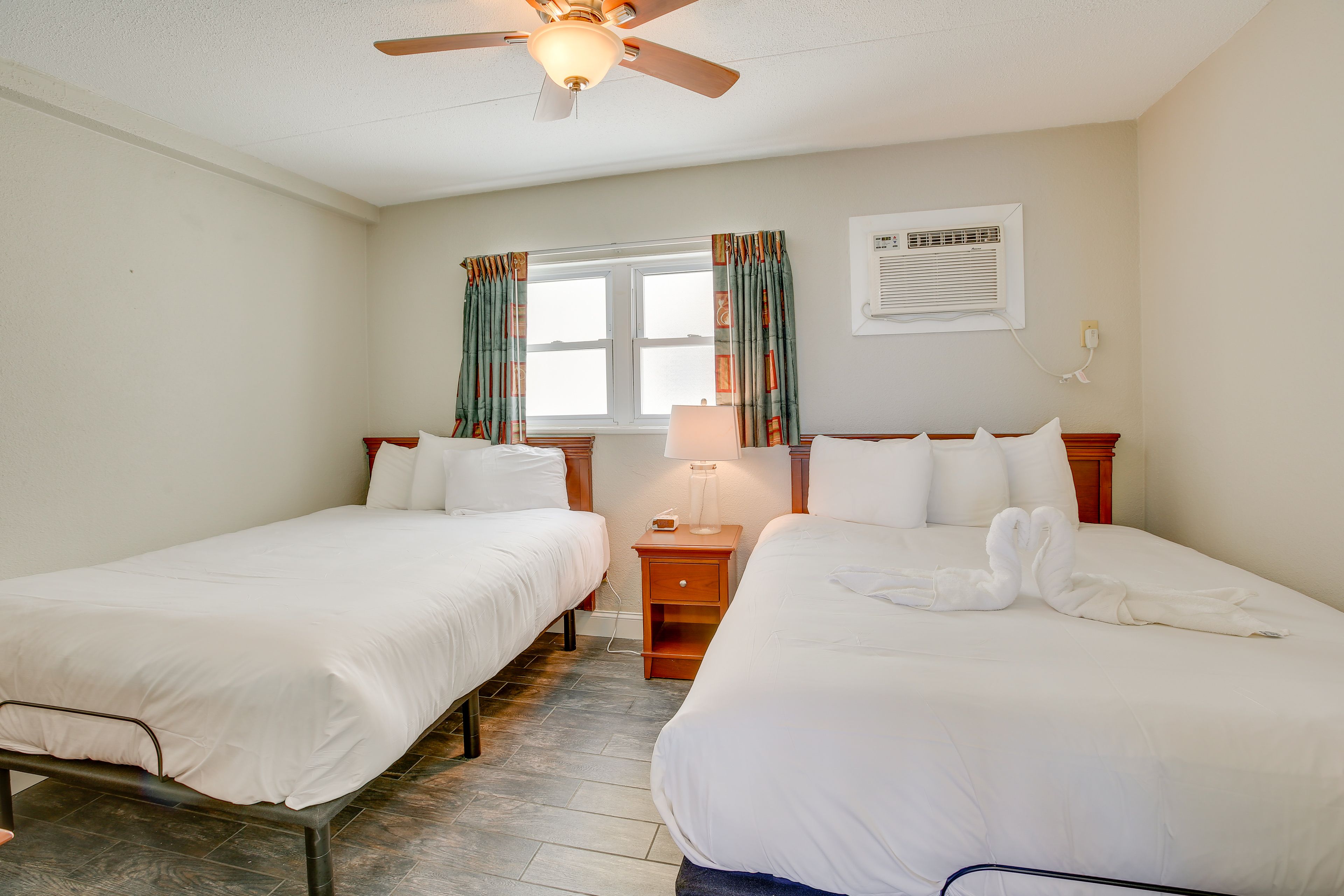 Bedroom | 2 Queen Beds | Linens Provided | Hangers