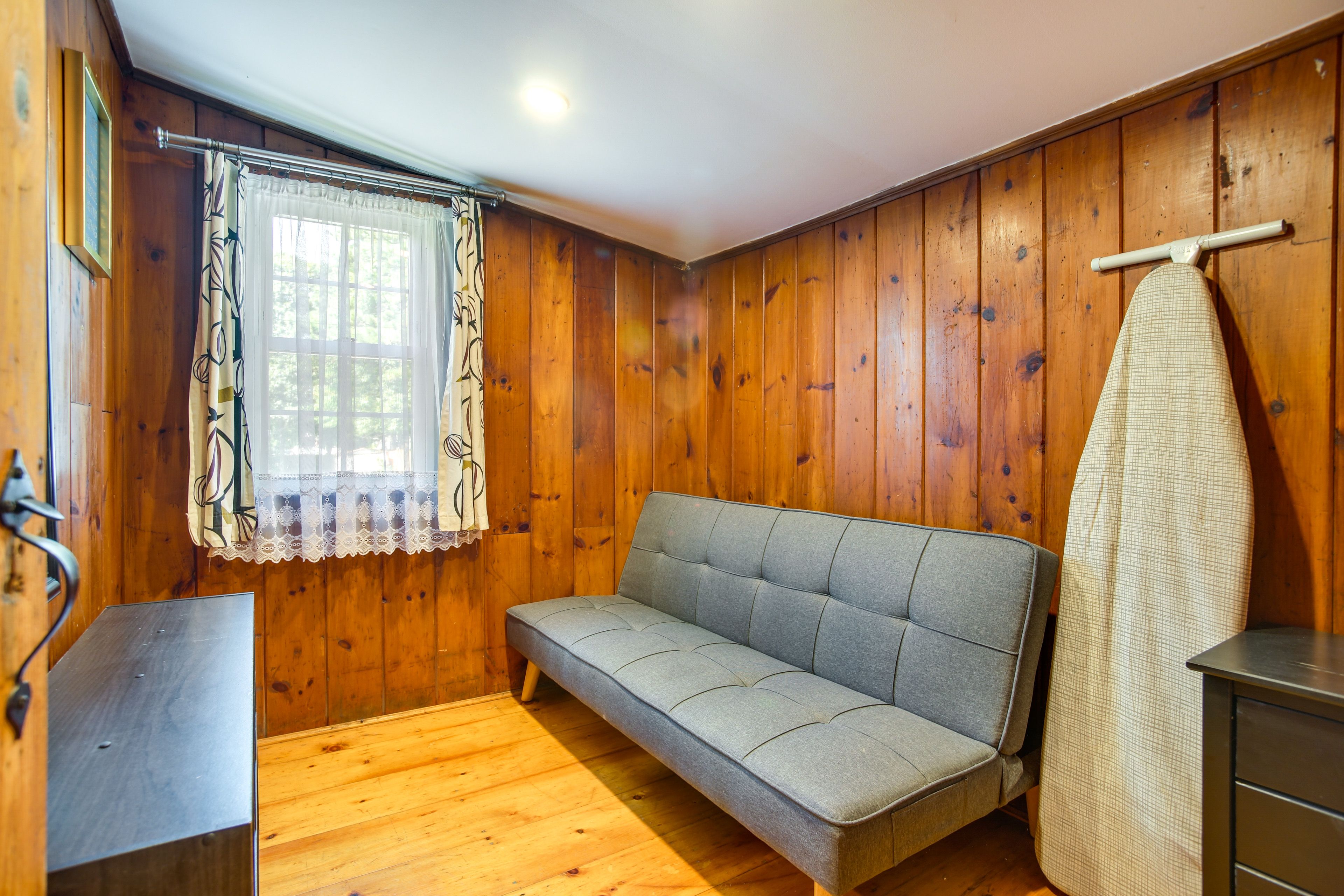 Living Room | Queen Futon