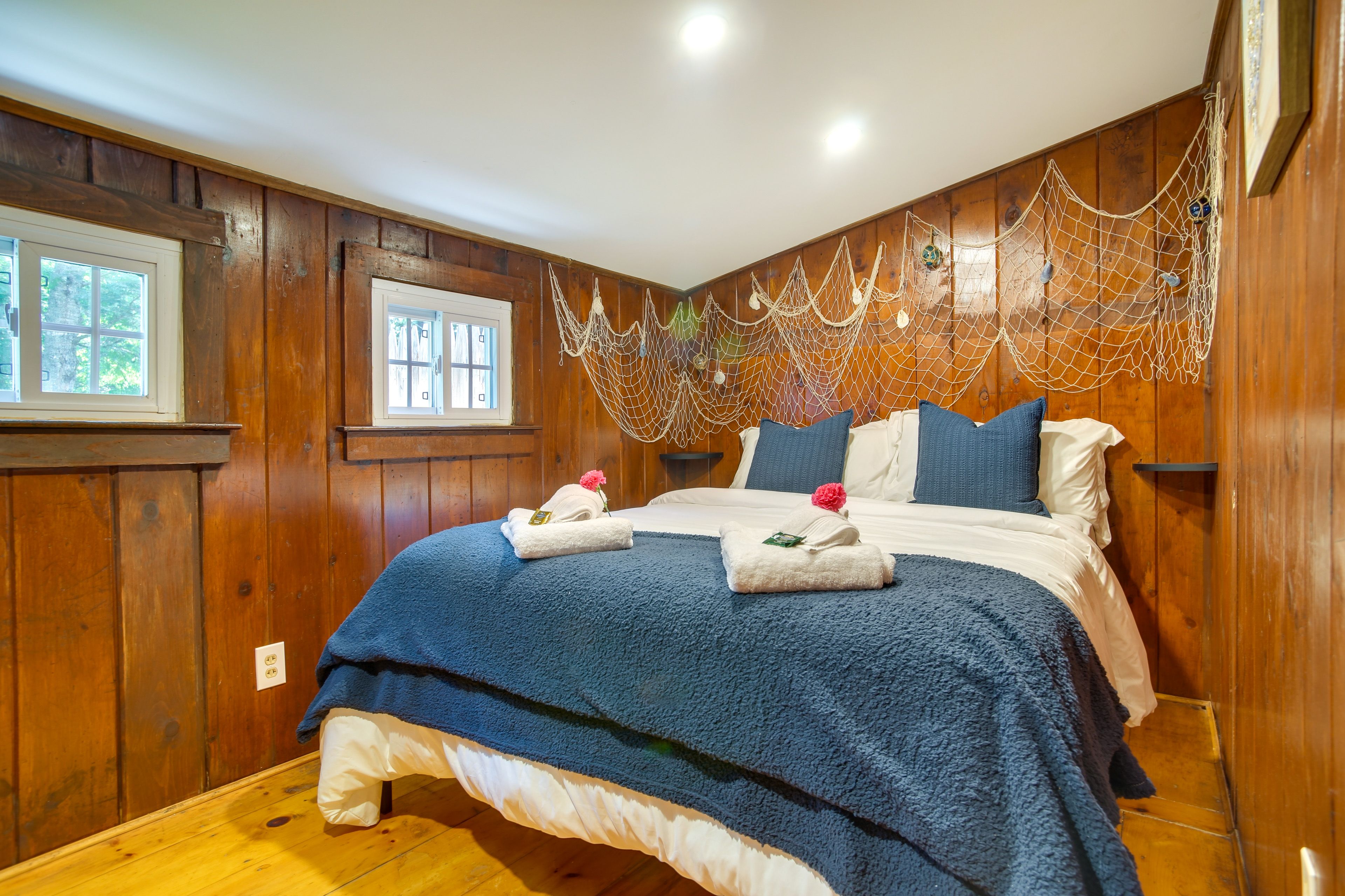 Bedroom 1 | Queen Bed