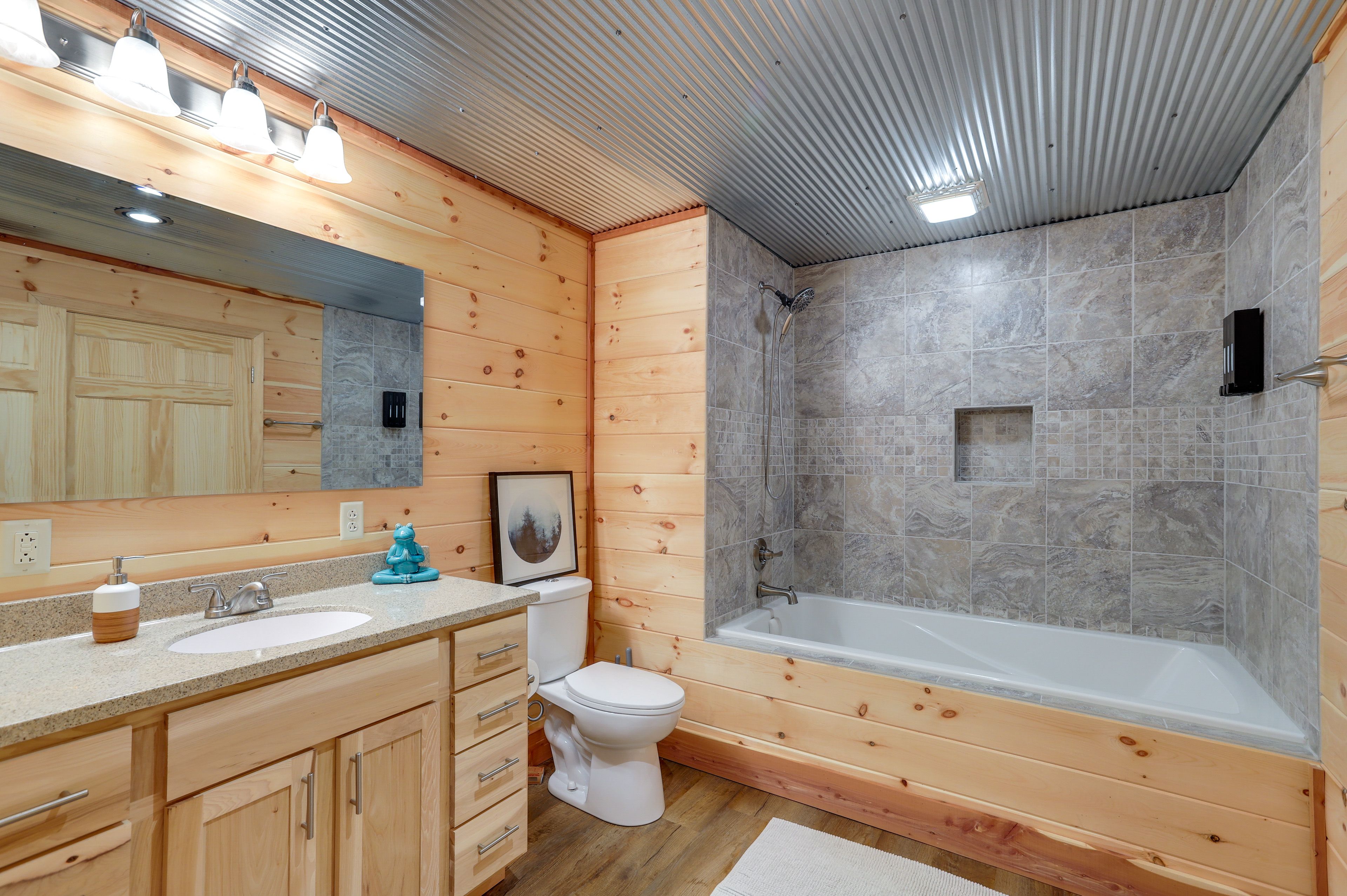 Full Bathroom | 1st Floor