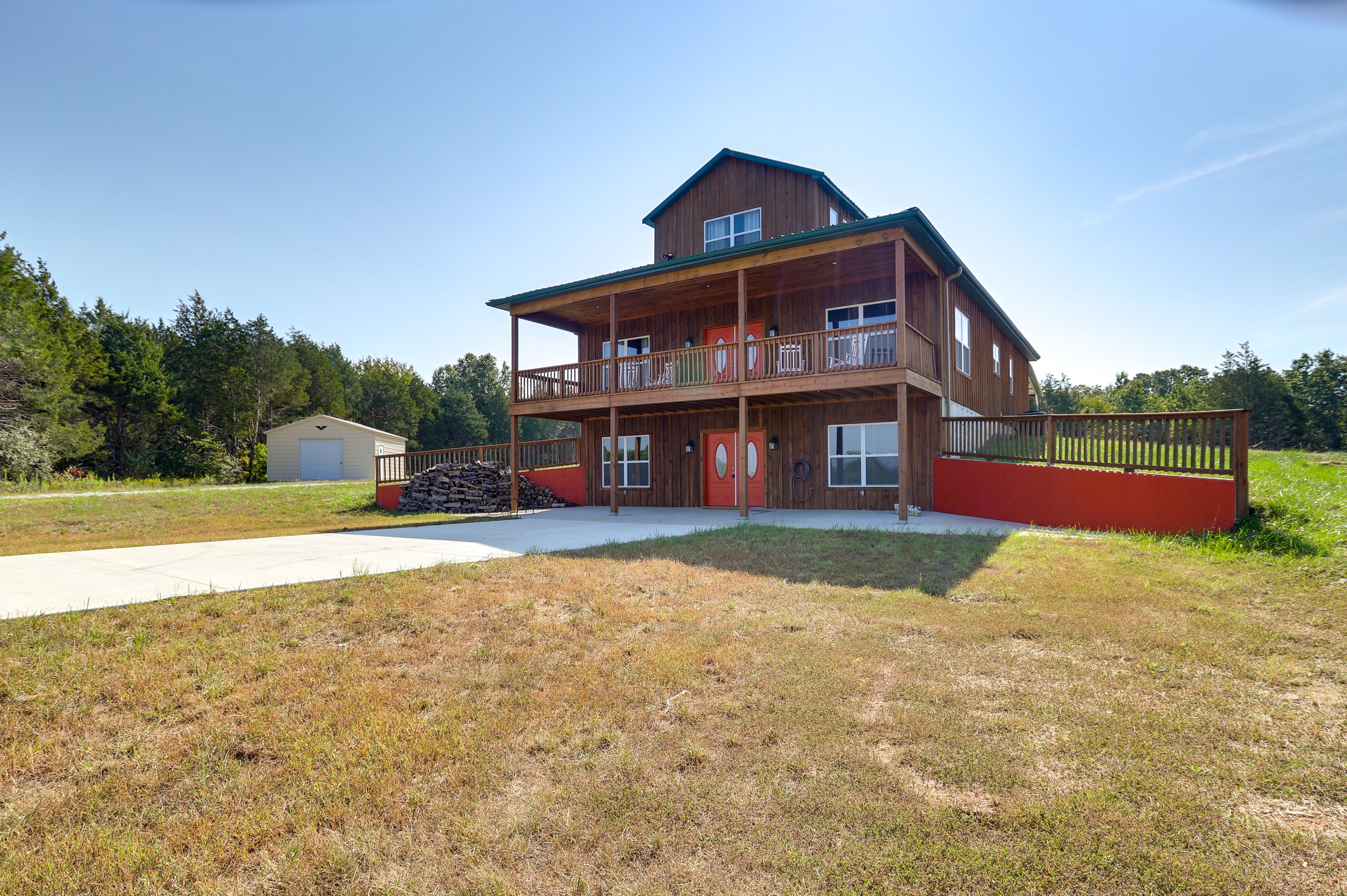 Luebbering Vacation Rental | 5BR | 3BA | Step-Free Entry | 4,500 Sq Ft