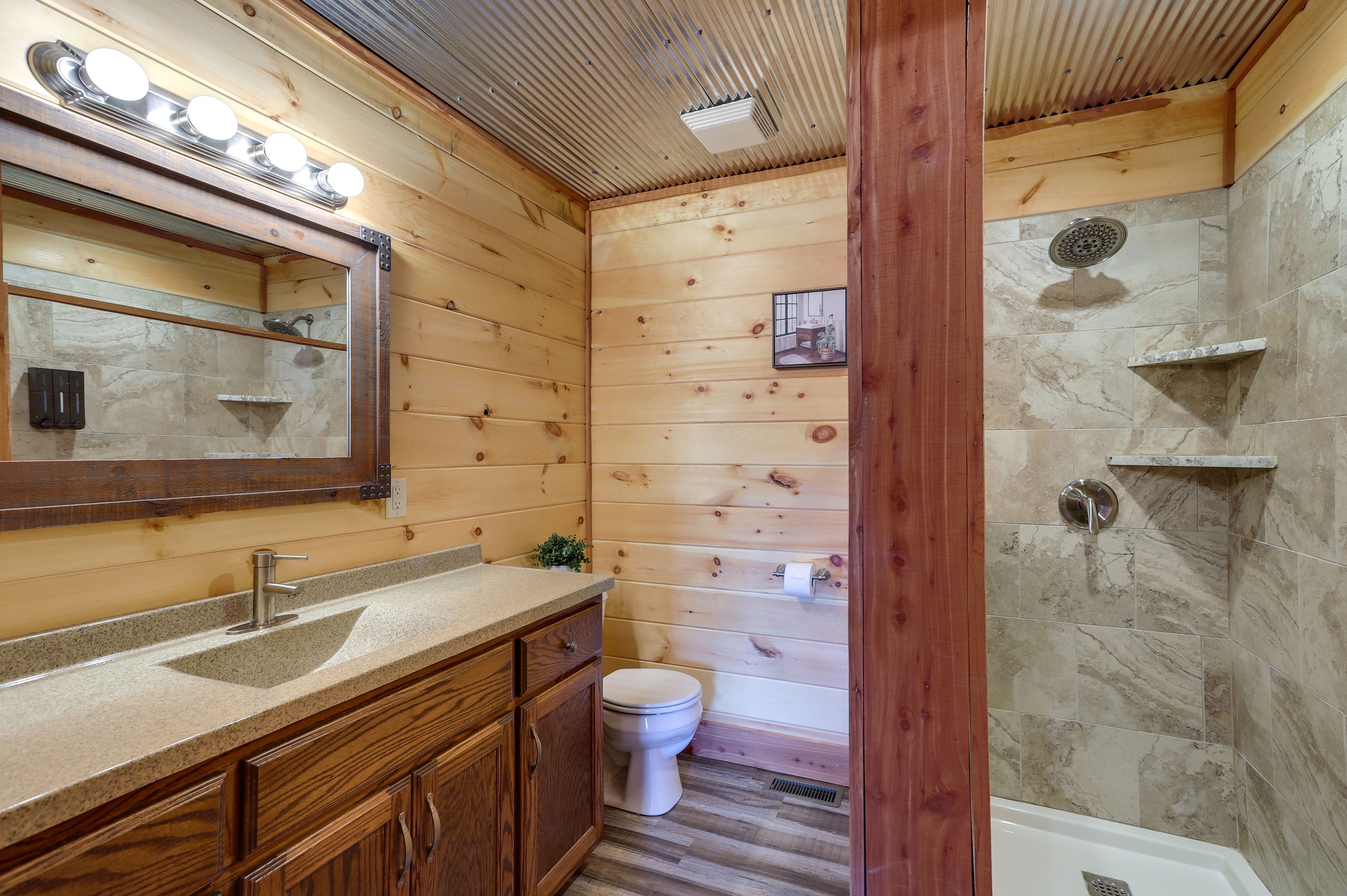 En-Suite Bathroom | 3rd Floor | Towels Provided