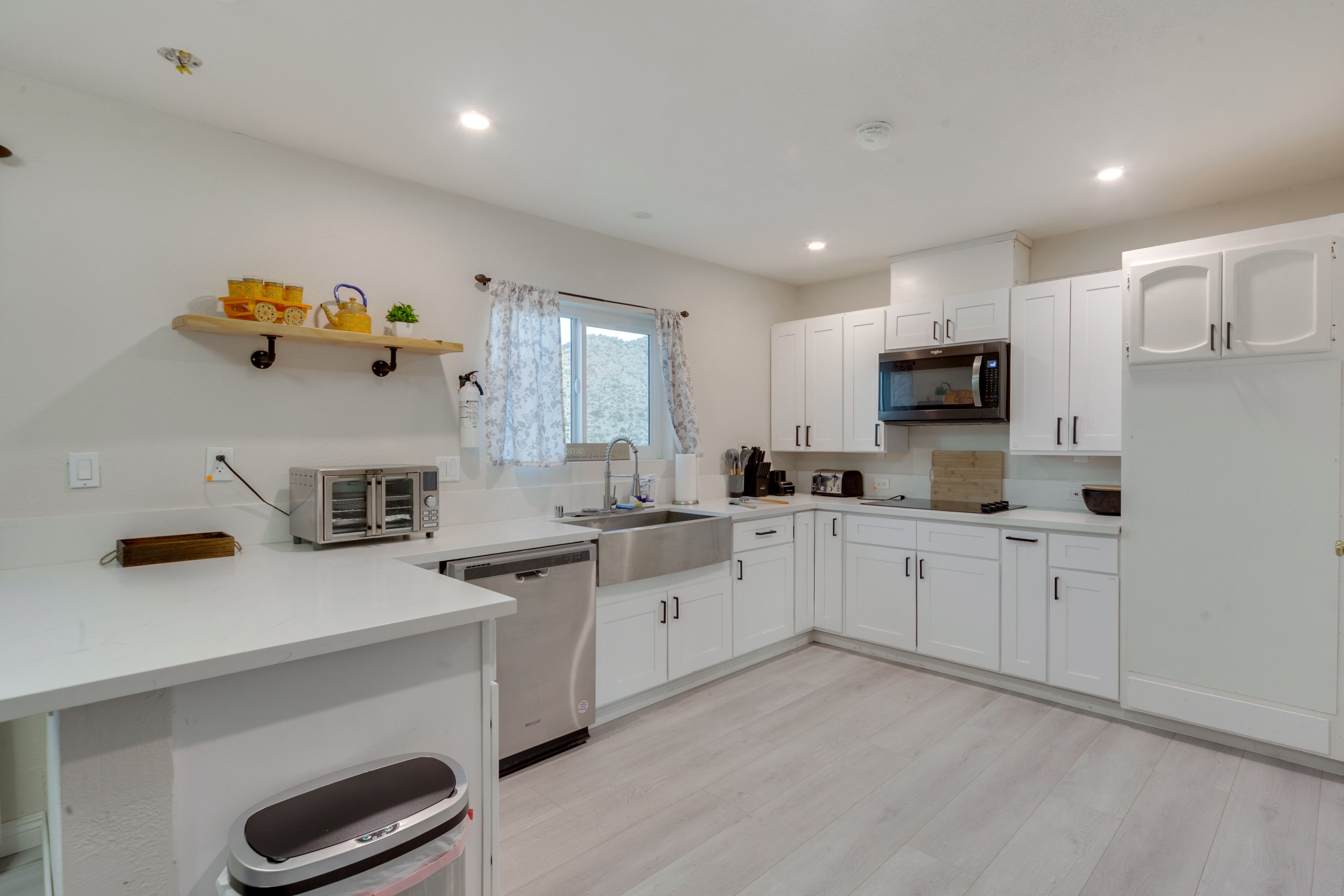 Full Kitchen | Toaster Oven | Cooking Basics Supplied