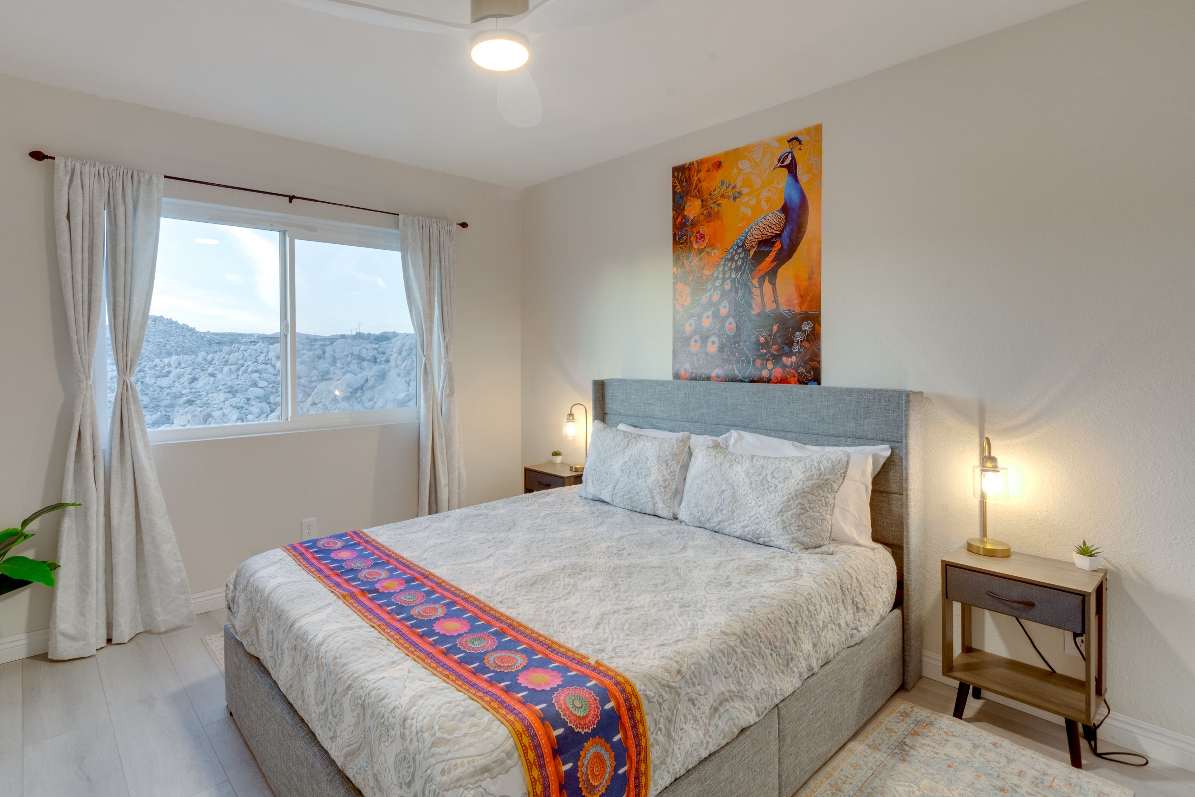 Bonus Room | Queen Bed | Ground Floor