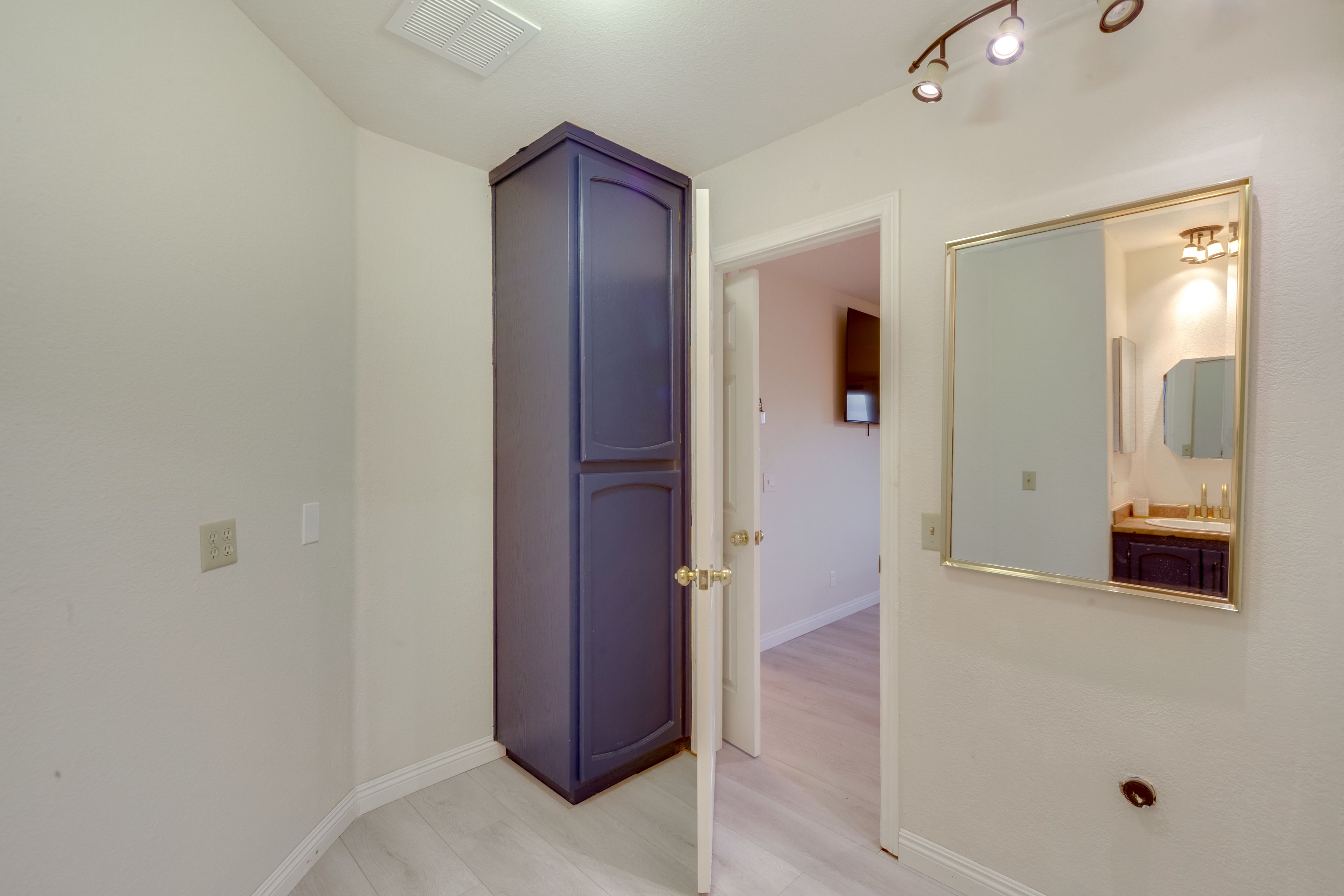 En-Suite Bathroom | 2nd Floor