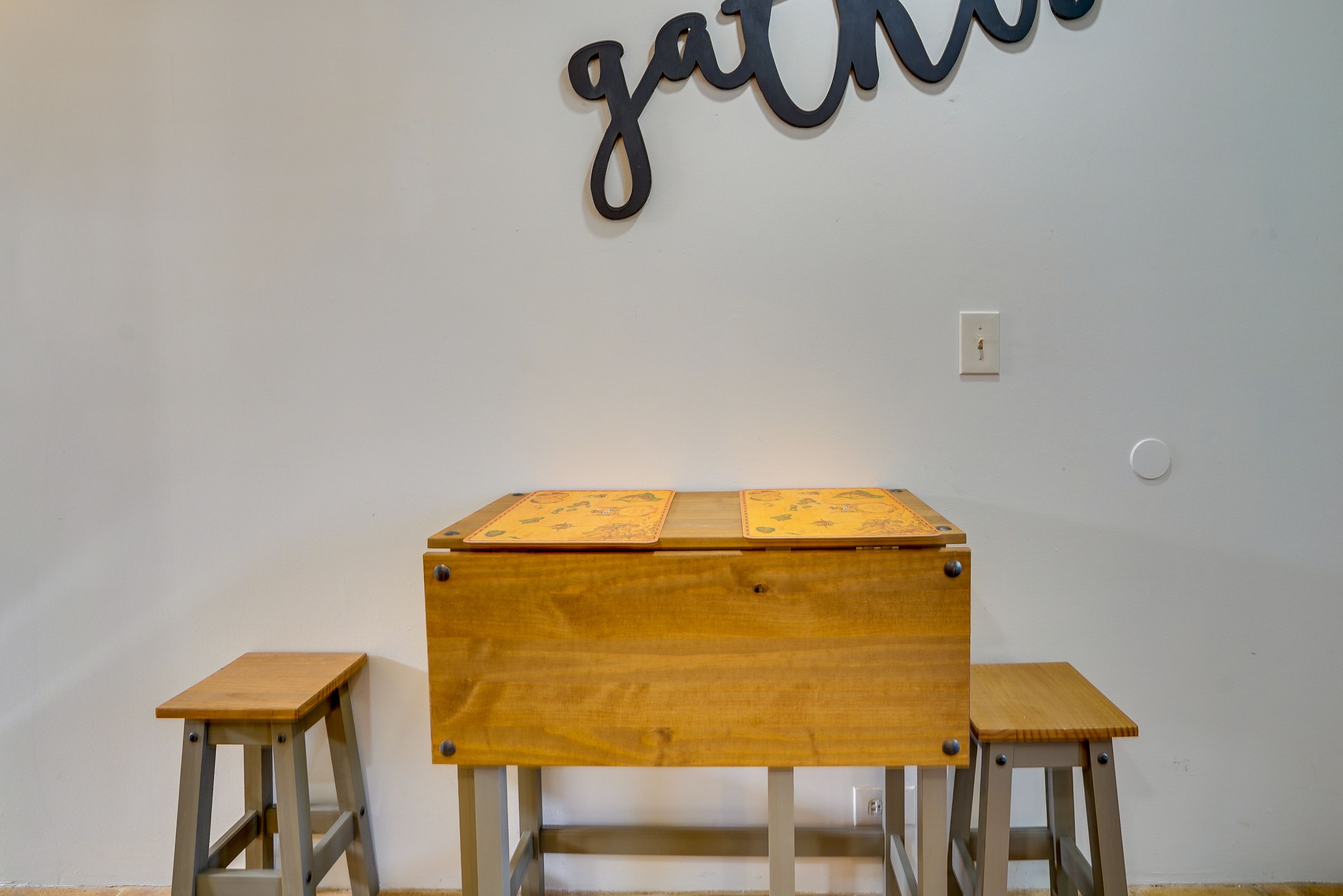Dining Area | Dishware/Flatware Provided
