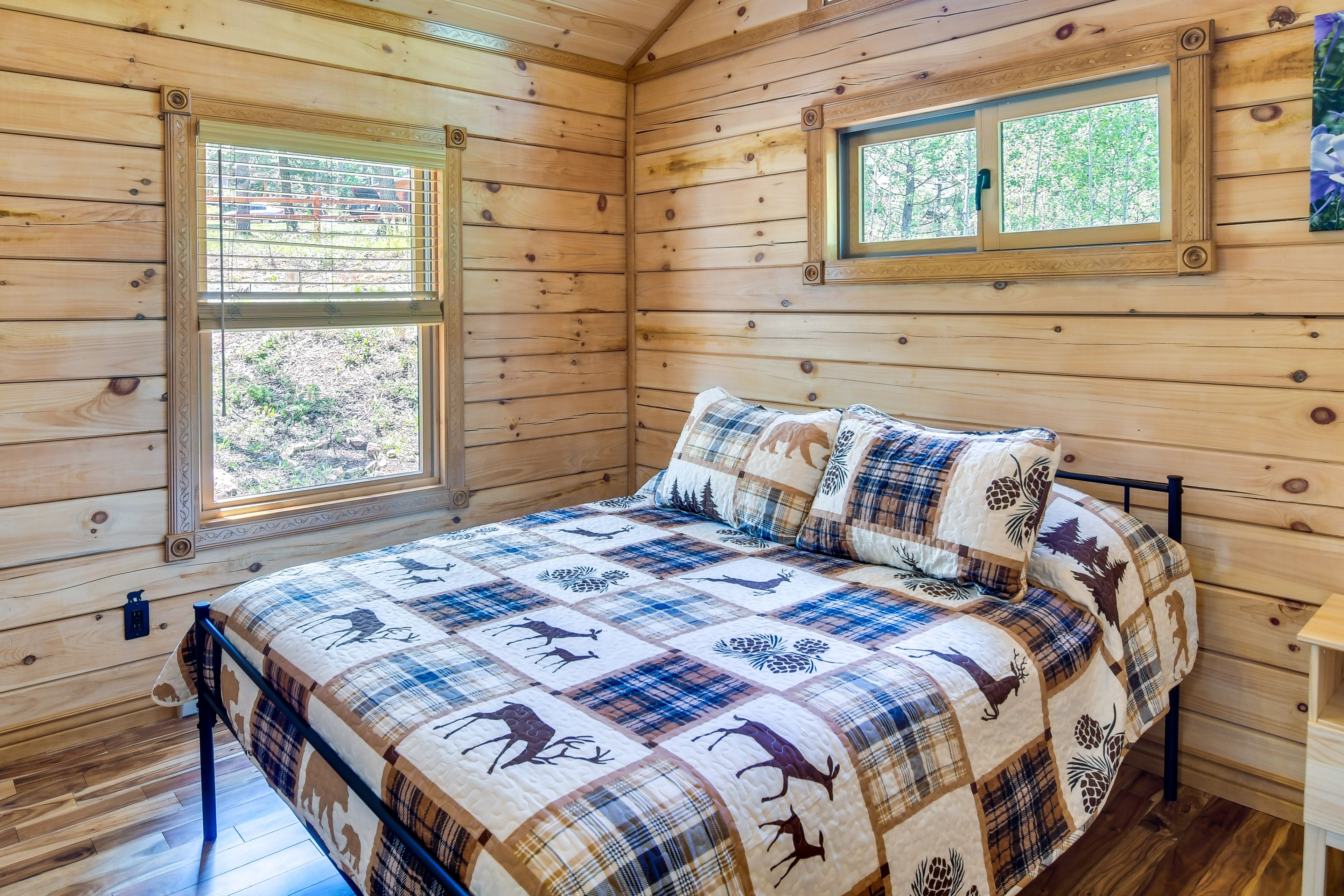 Bedroom 1 | Queen Bed | Linens Provided | En-Suite Bathroom