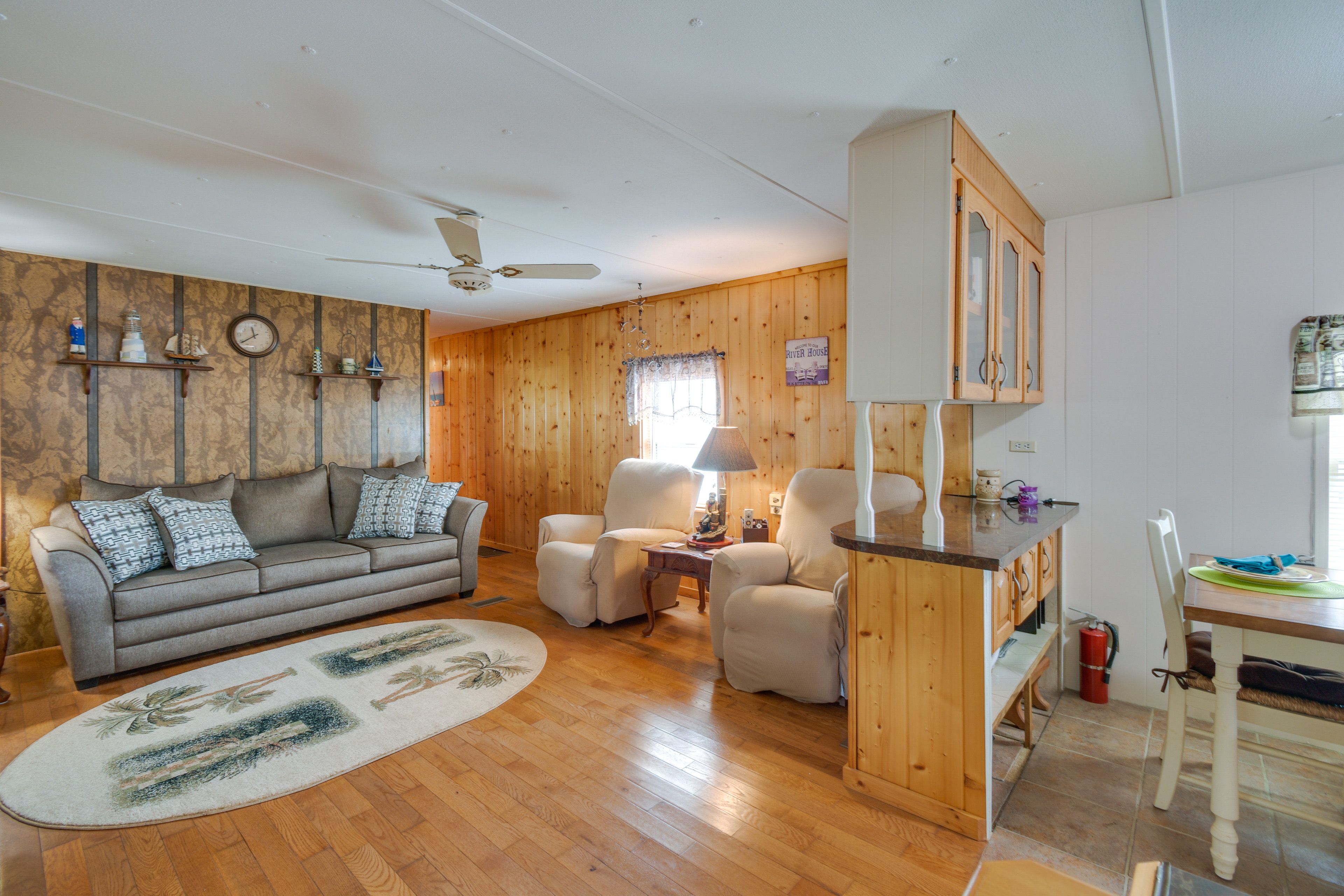 Living Room | Free WiFi | Central A/C