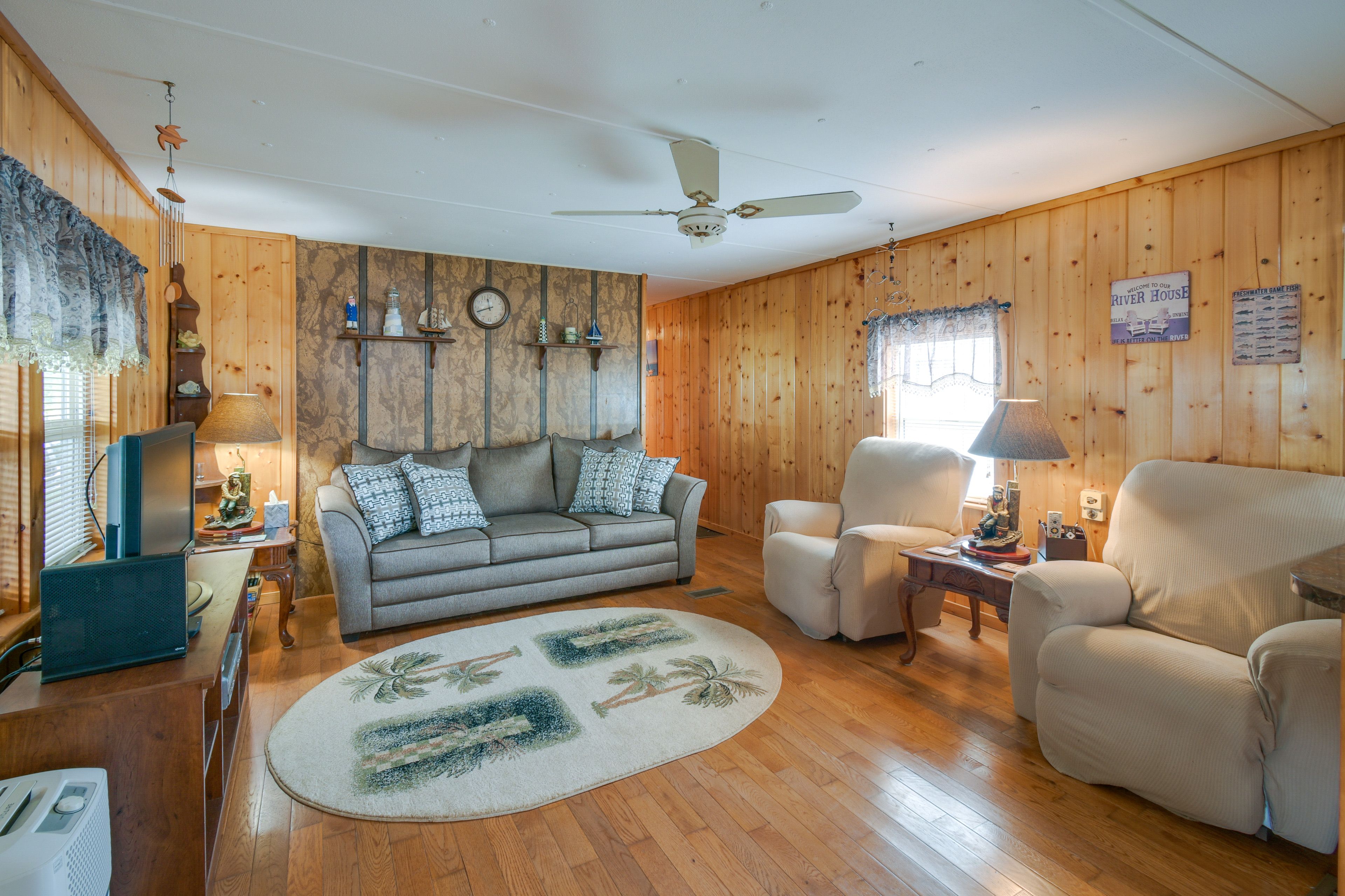 Satsuma Vacation Rental | 2BR | 1BA | 900 Sq Ft | Steps Required to Enter