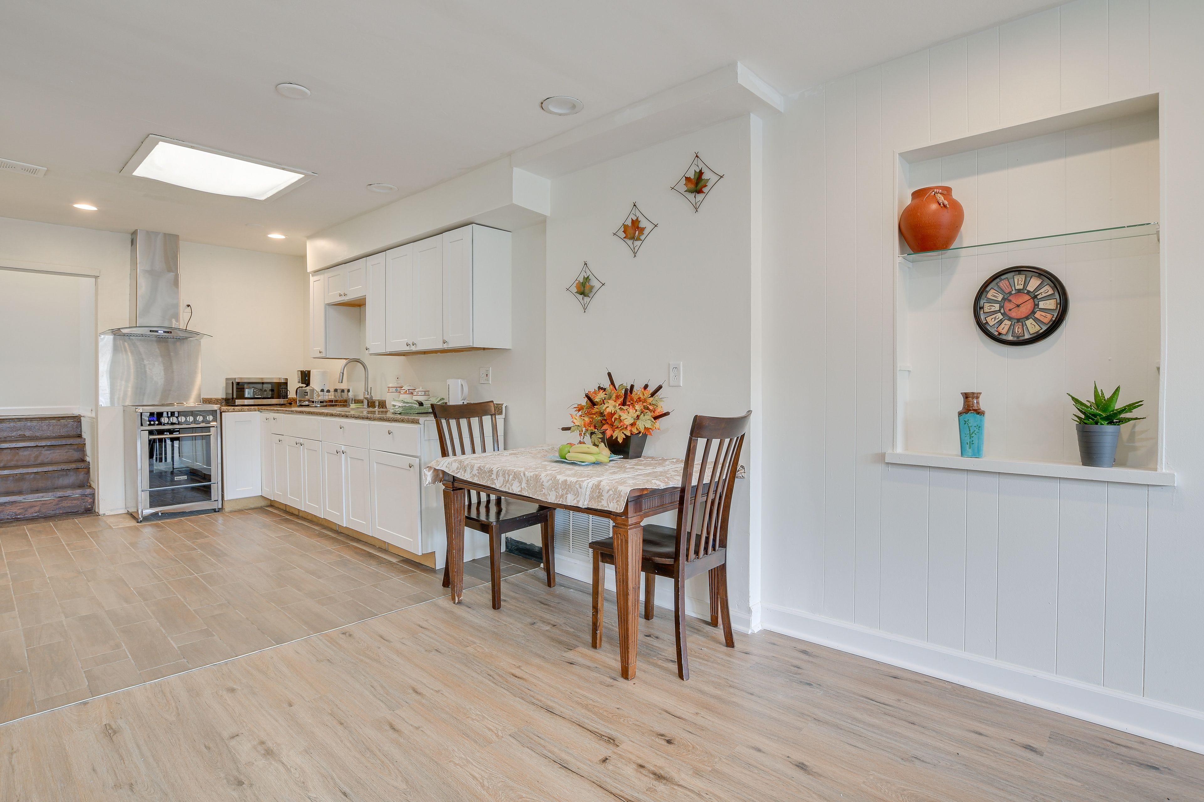 Dining Area | Dishware & Flatware Provided