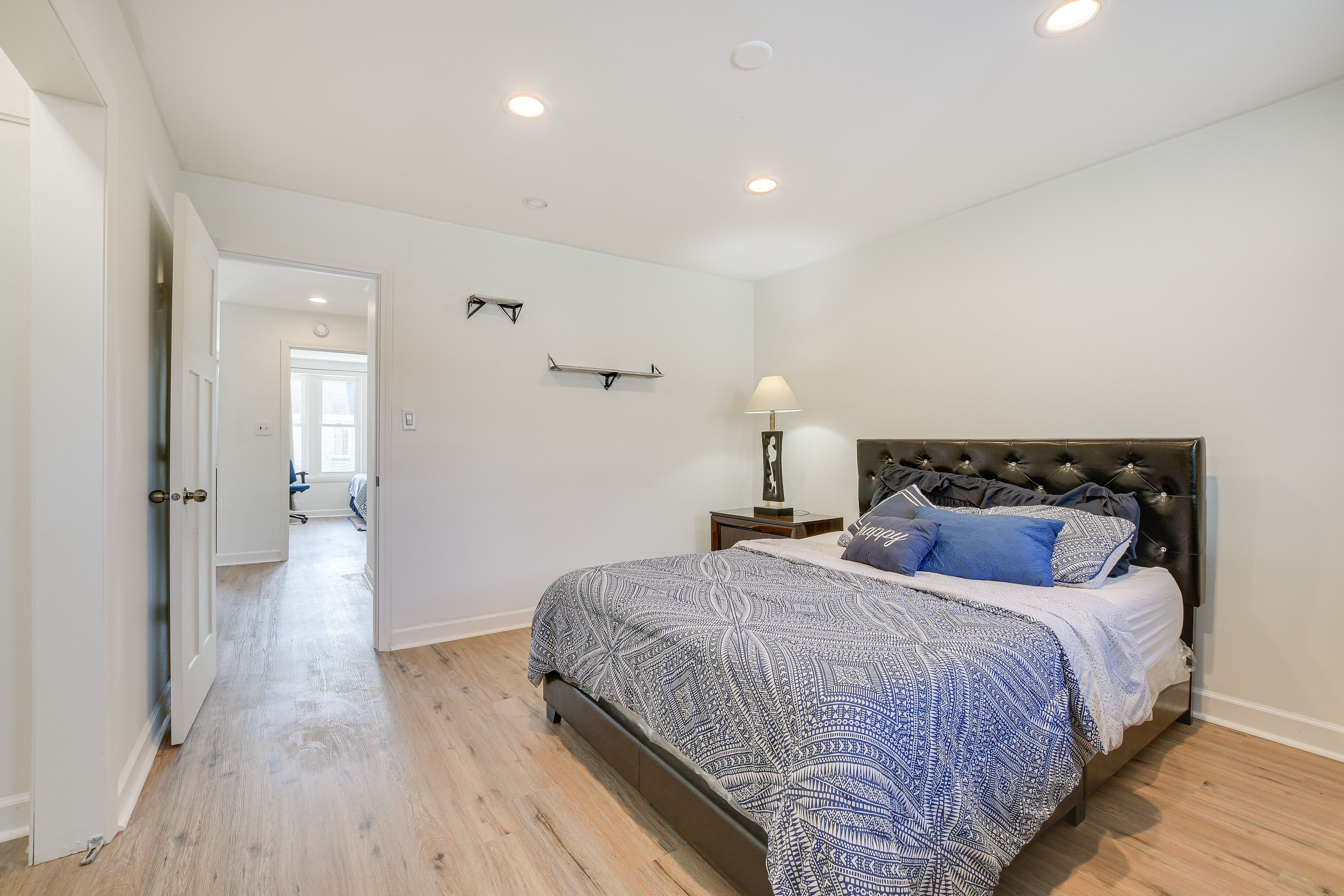Bedroom 1 | Queen Bed