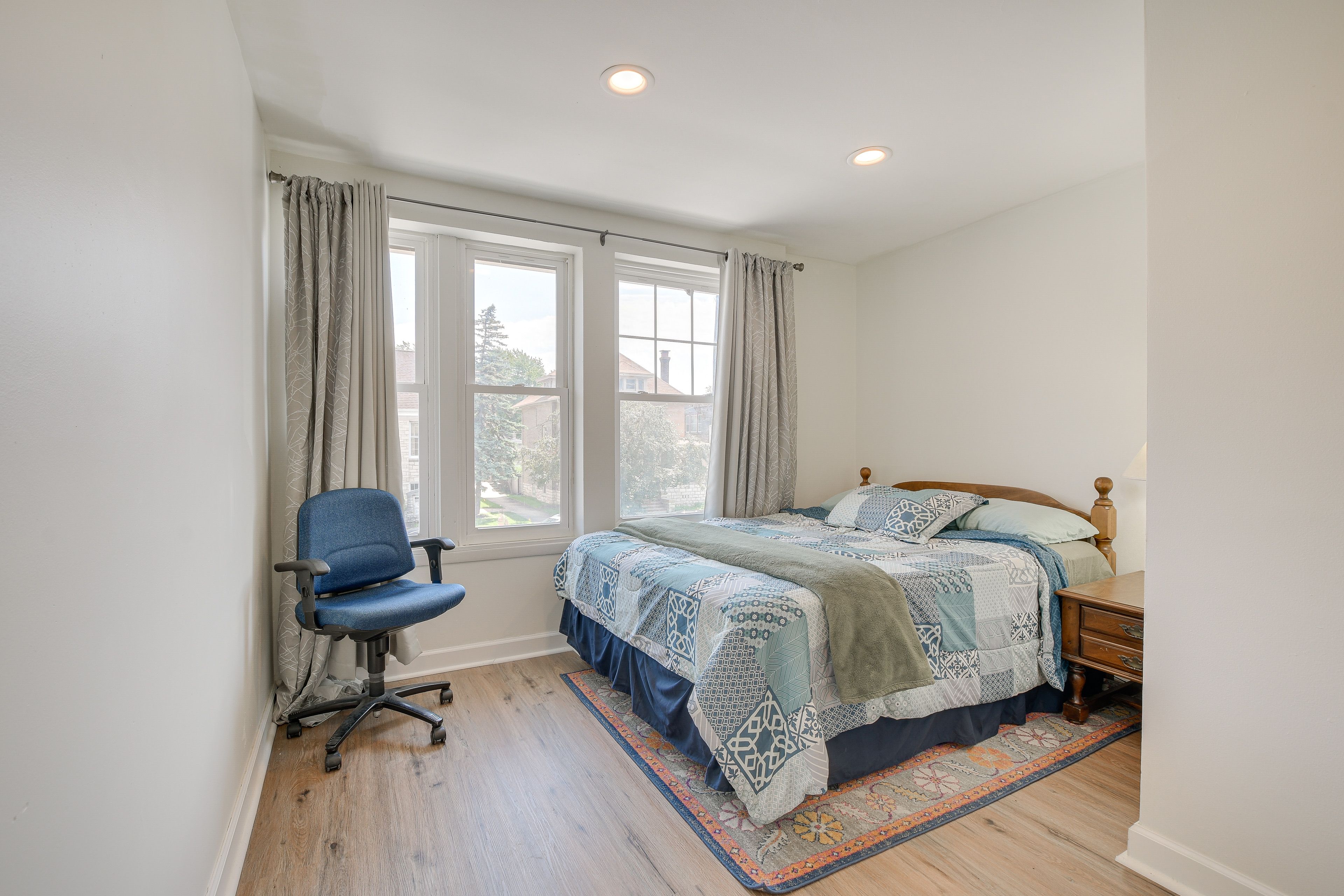 Bedroom 2 | Queen Bed