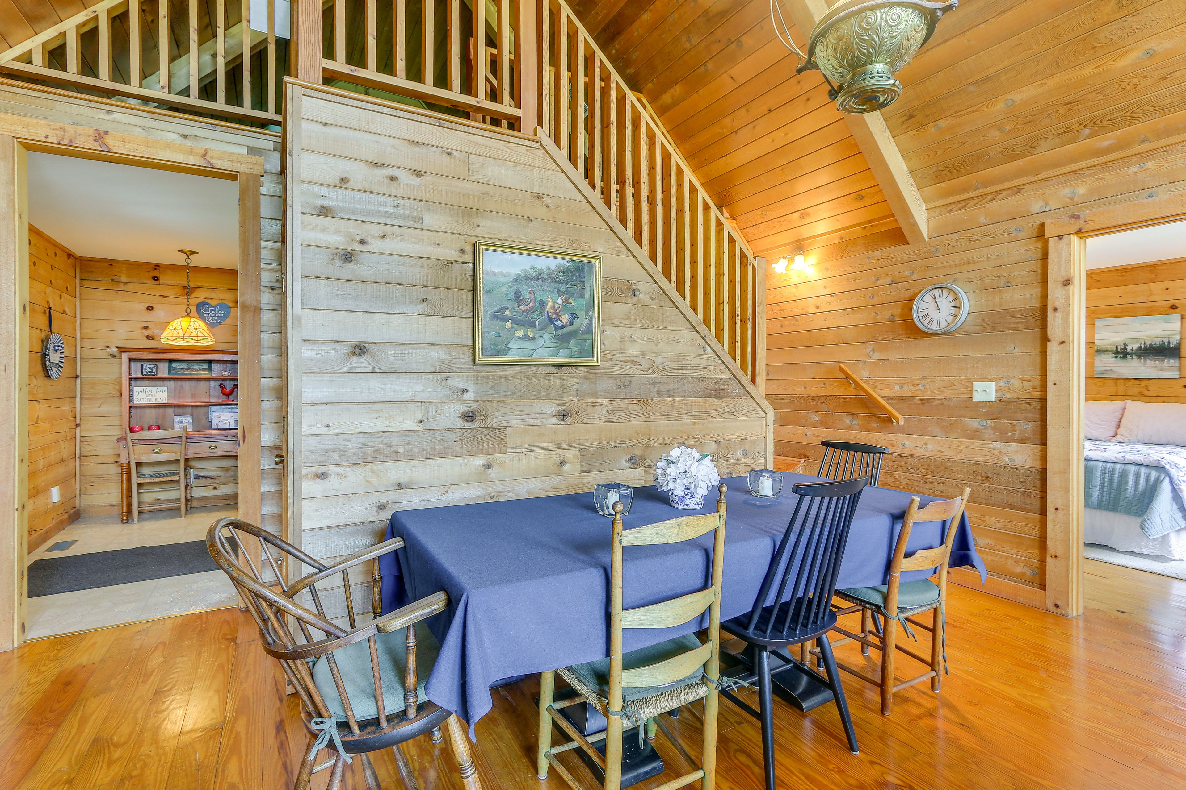 Dining Area | Dishware/Flatware Provided