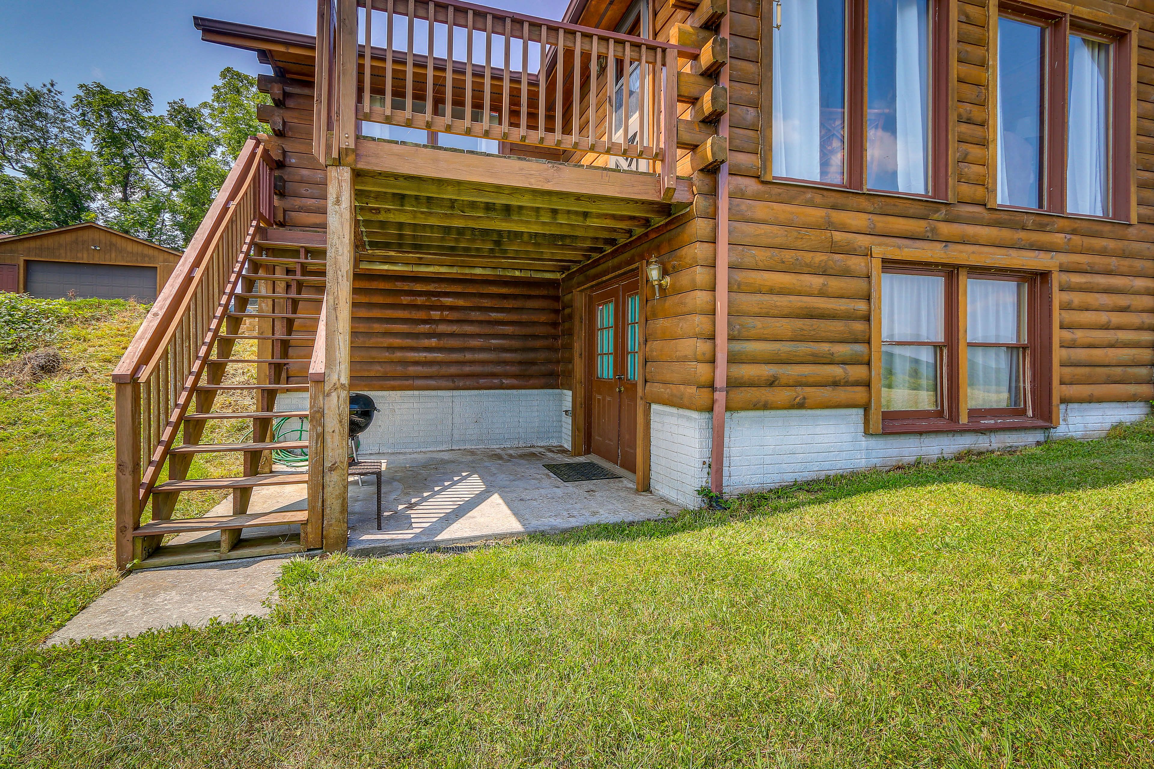 Yard Area | Charcoal Grill (Charcoal Provided) | 10 Acres of Land