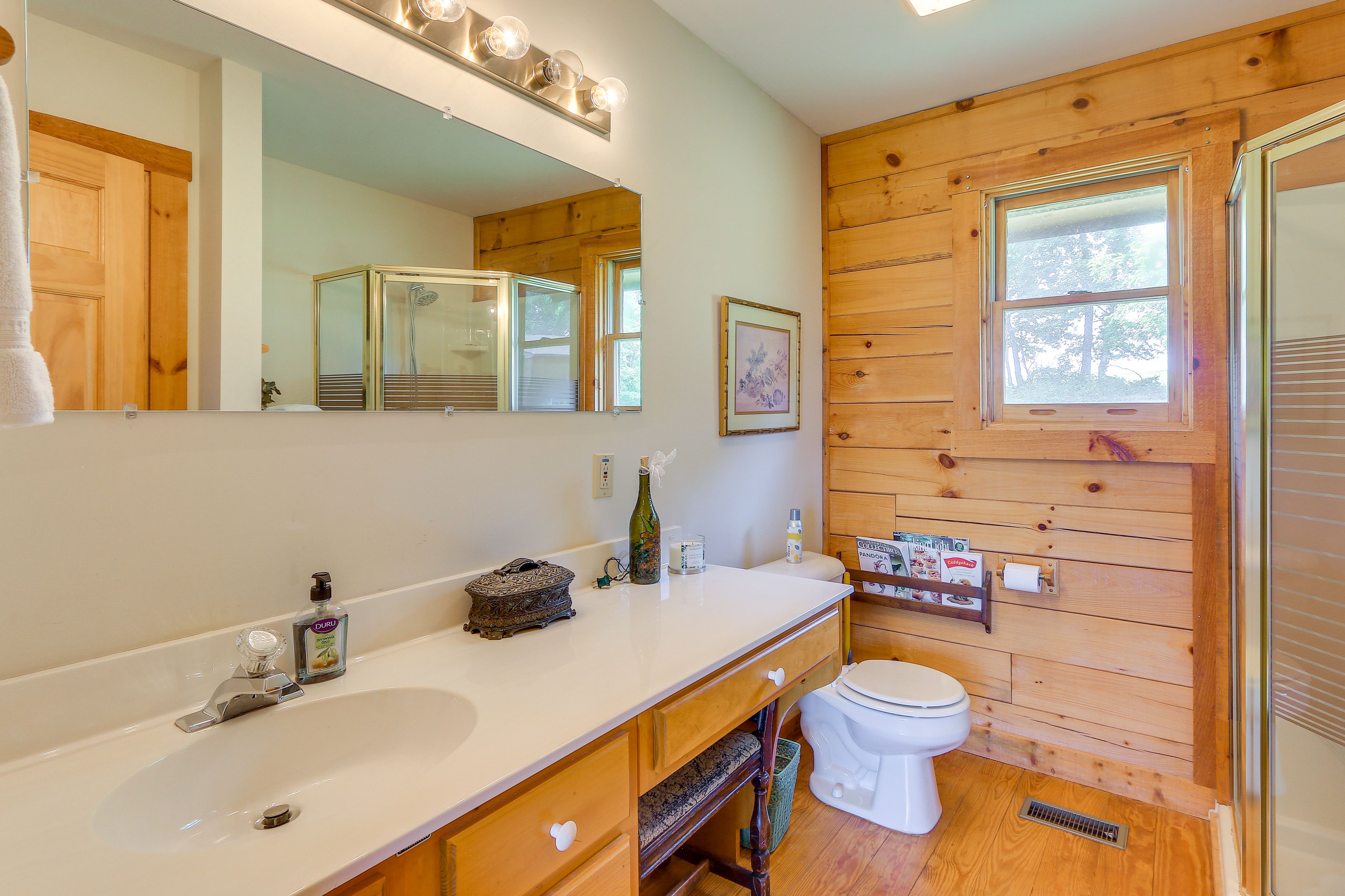 En-Suite Bathroom | Towels Provided | Complimentary Toiletries