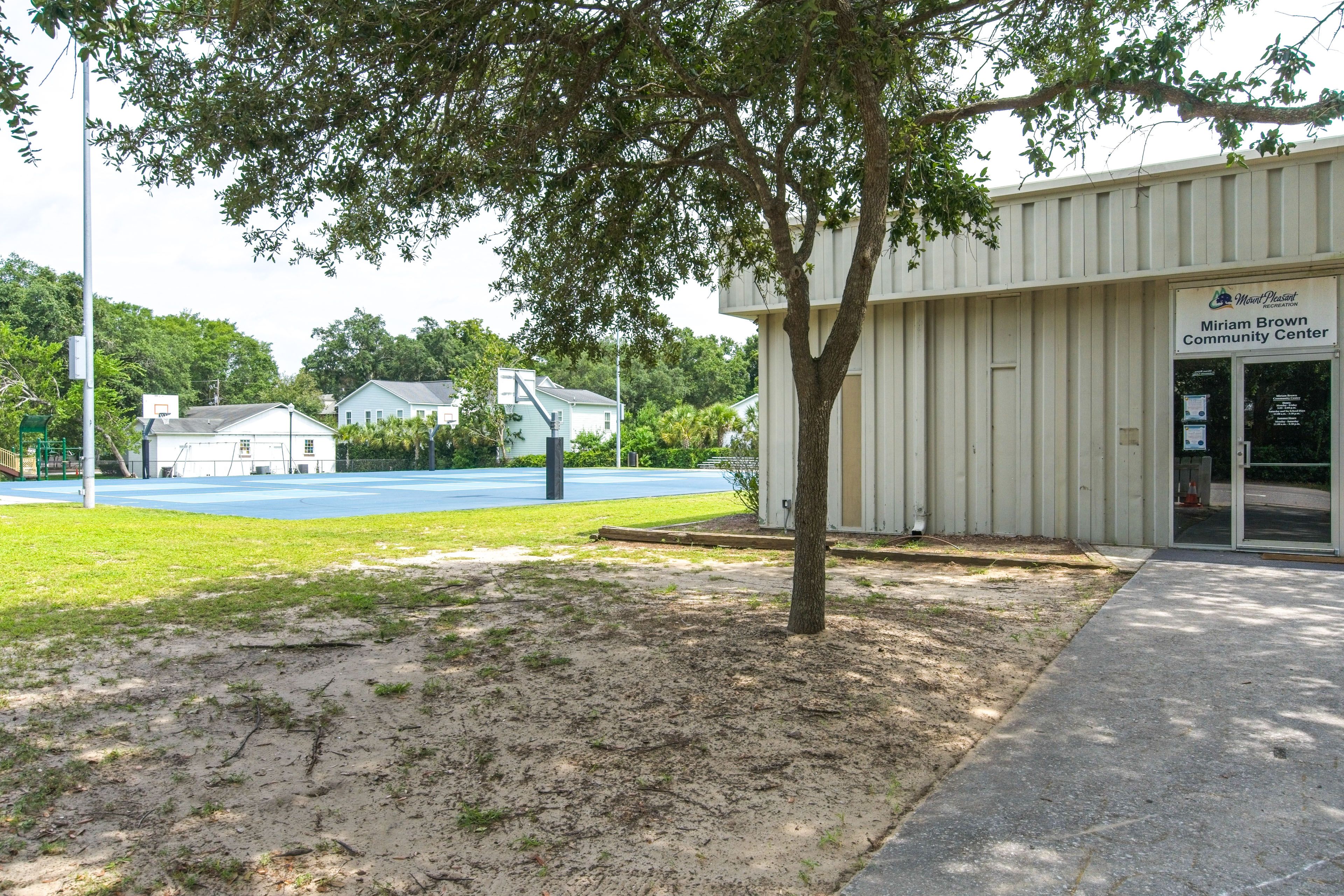 Public Pickleball Court (0.3 Mi Away)