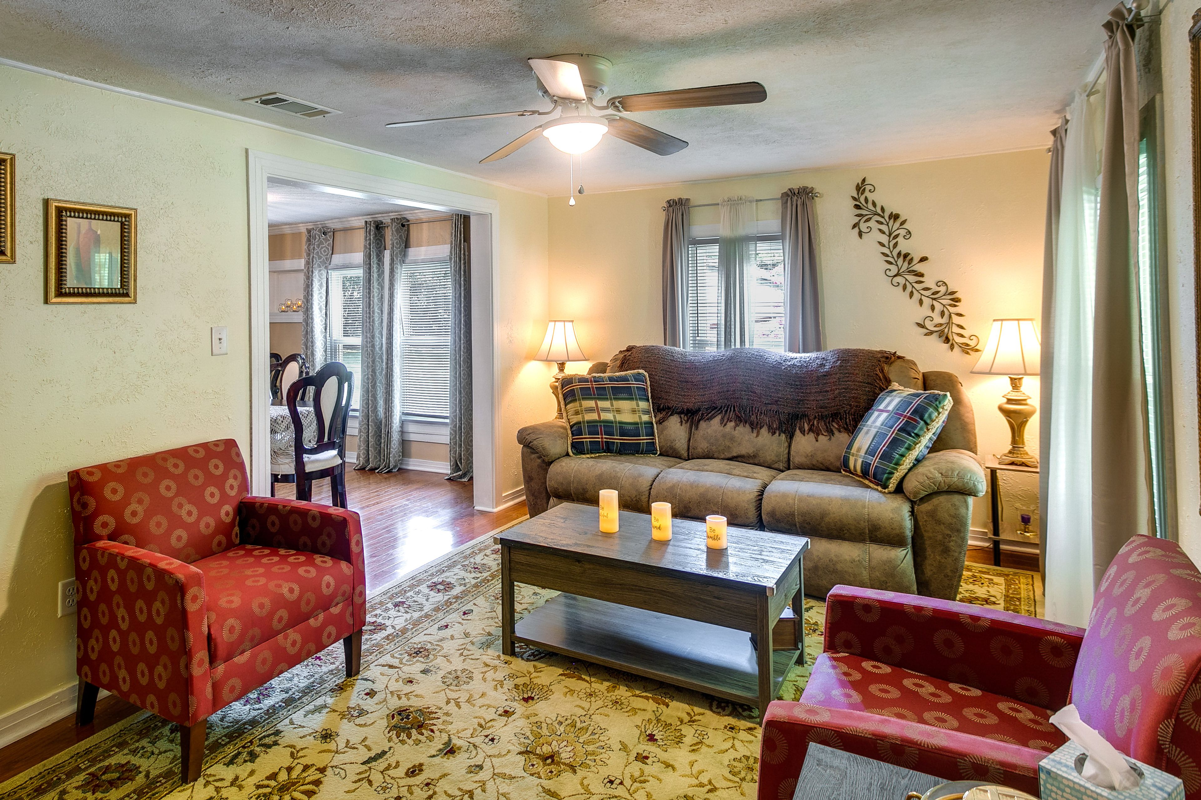 Living Room | Free WiFi | Smart TV