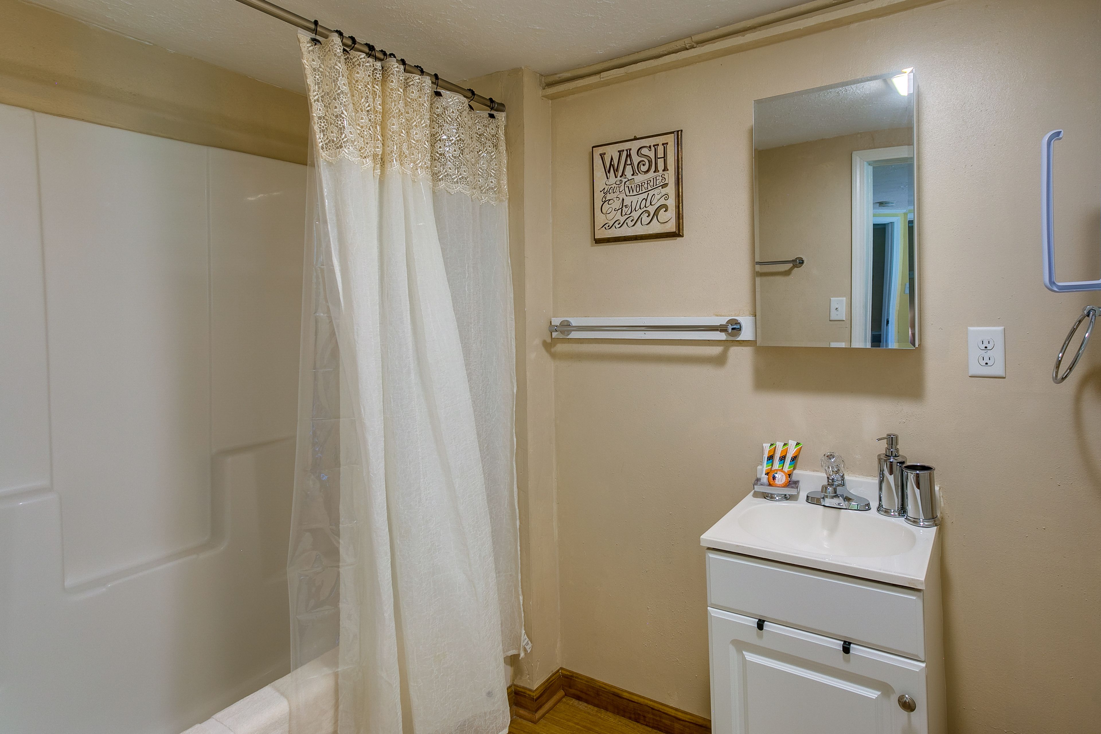 En-Suite Bathroom | Towels Provided | Complimentary Toiletries