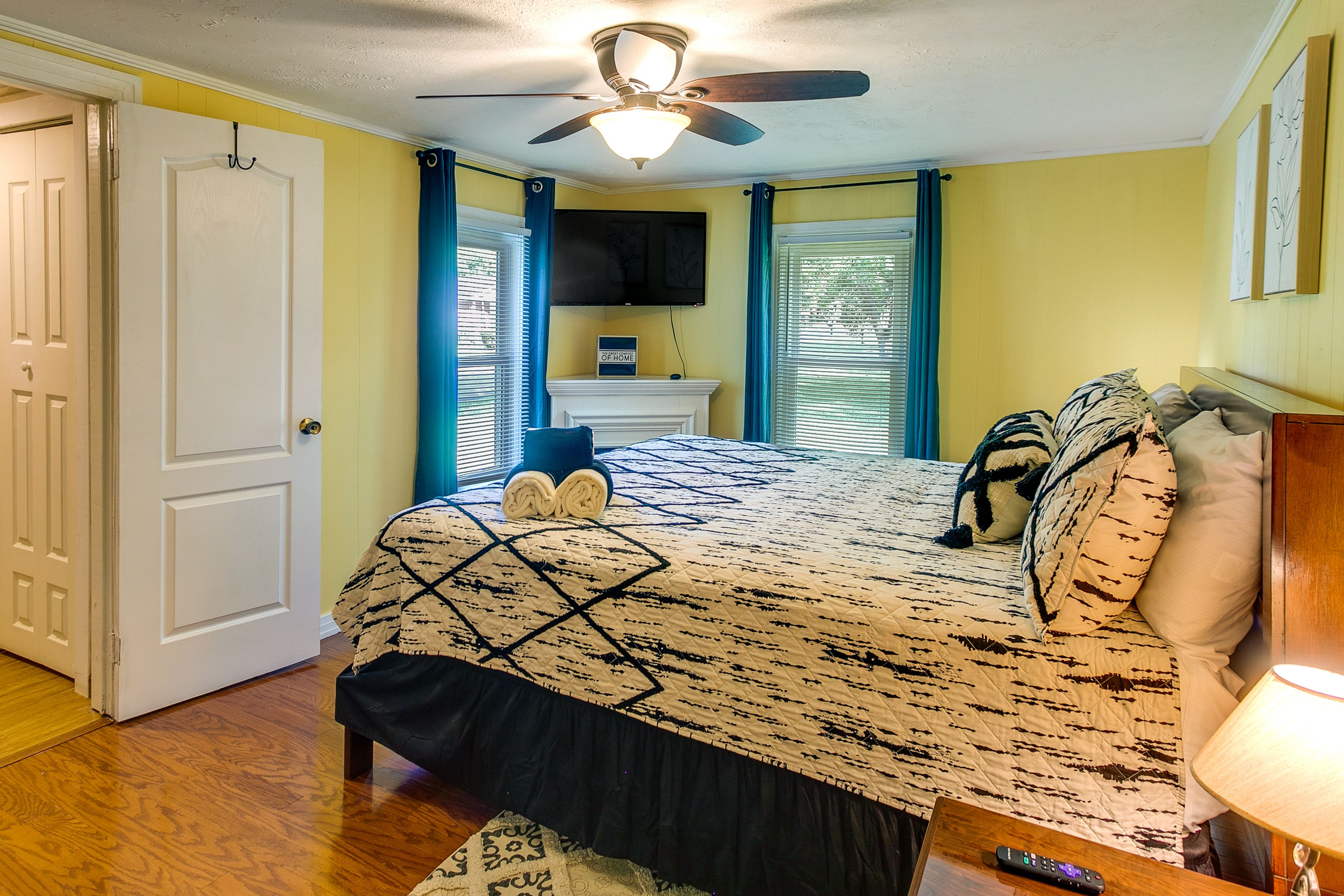 Bedroom 1 | King Bed | Linens Provided | En-Suite Bathroom