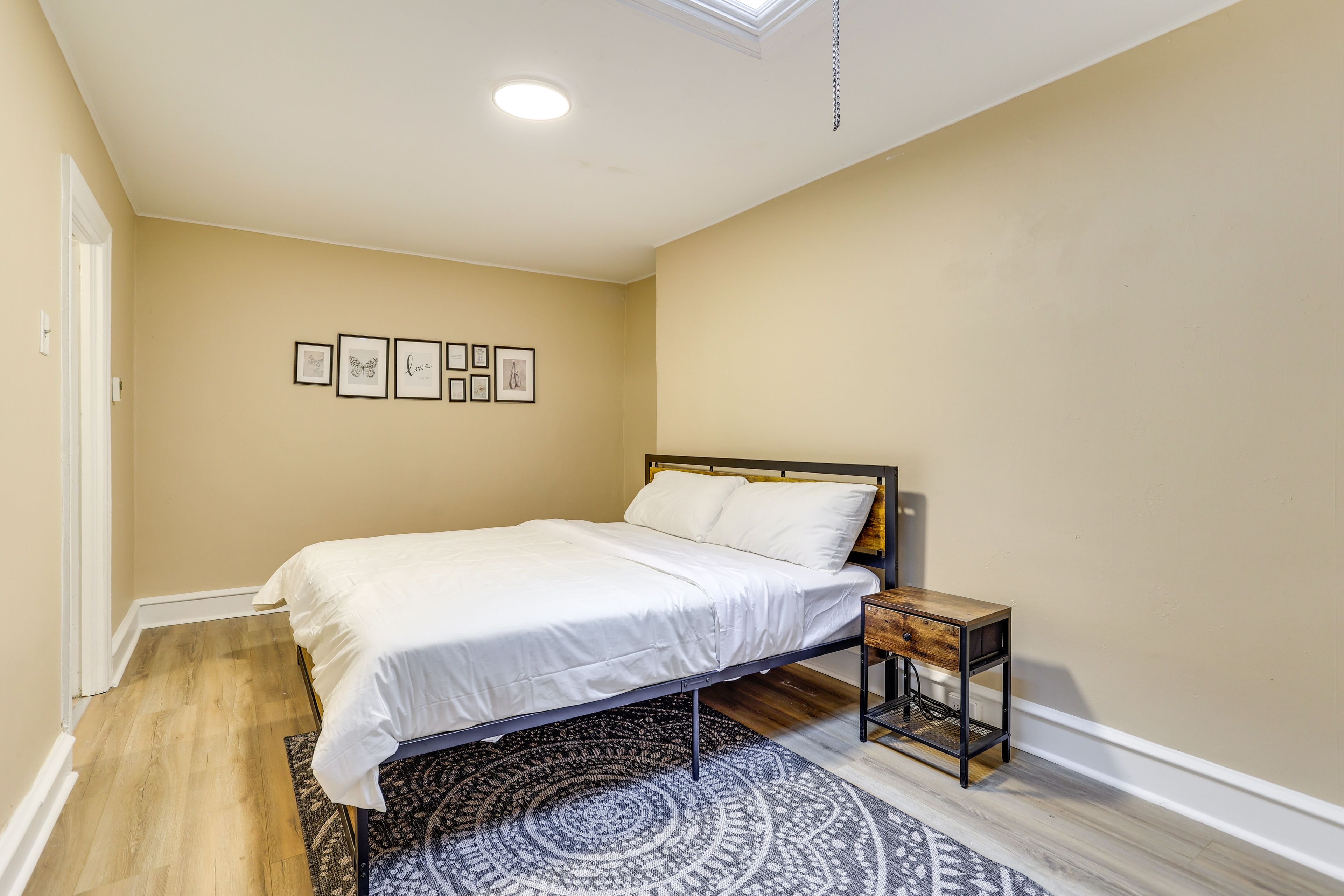 Bedroom 1 | King Bed | En-Suite Bathroom | Linens Provided