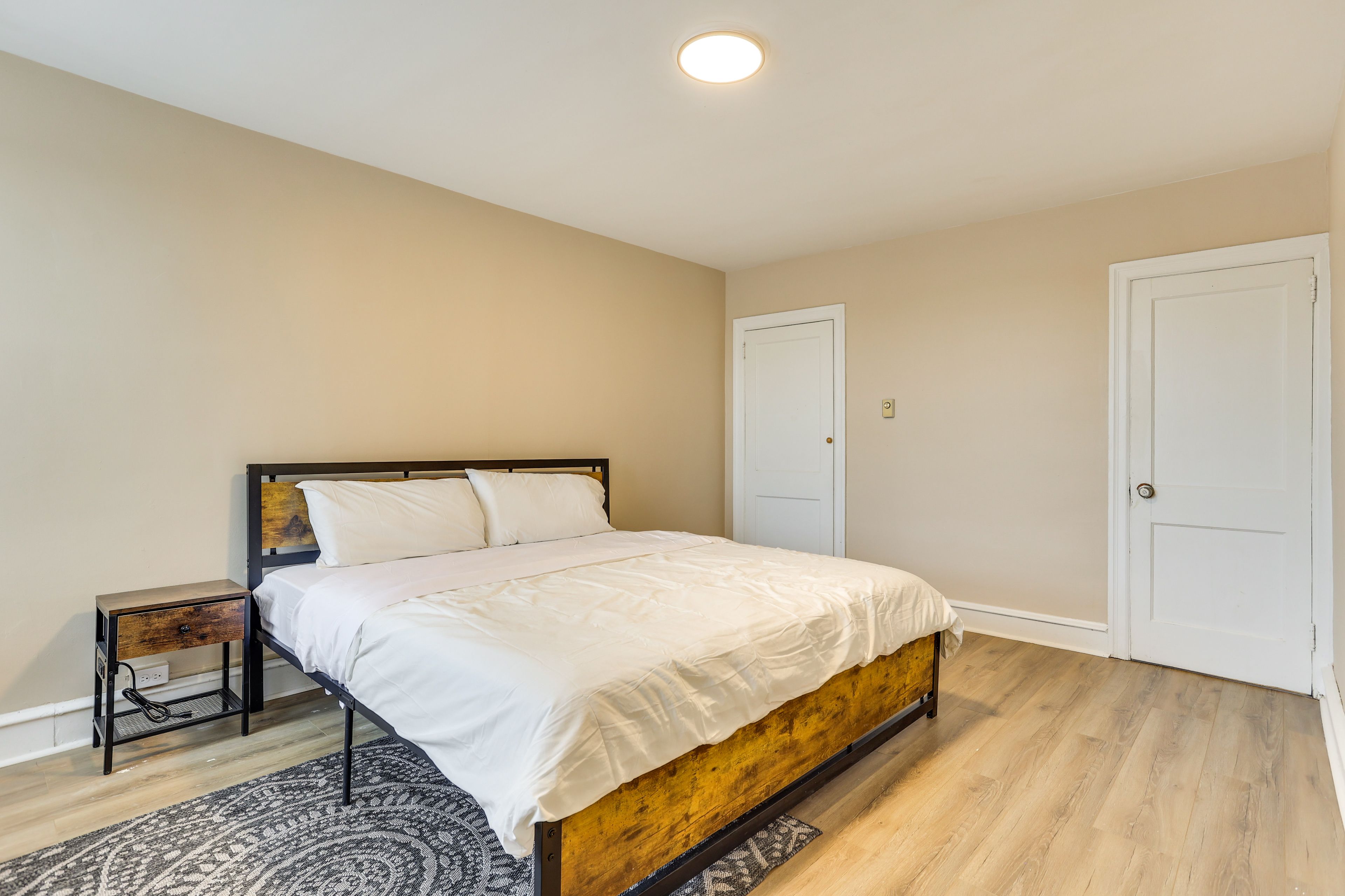 Bedroom 2 | King Bed
