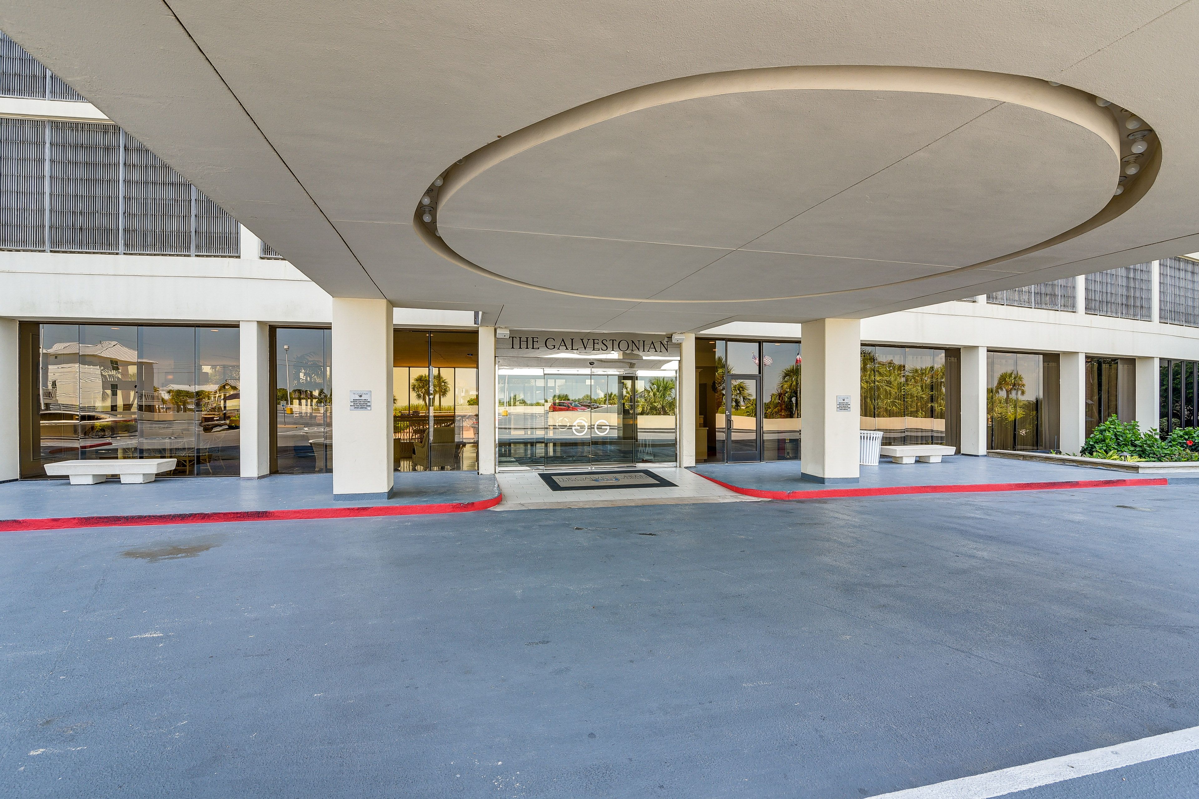 Parking | Open Parking Lot (2 Vehicles, First-Come, First-Served)