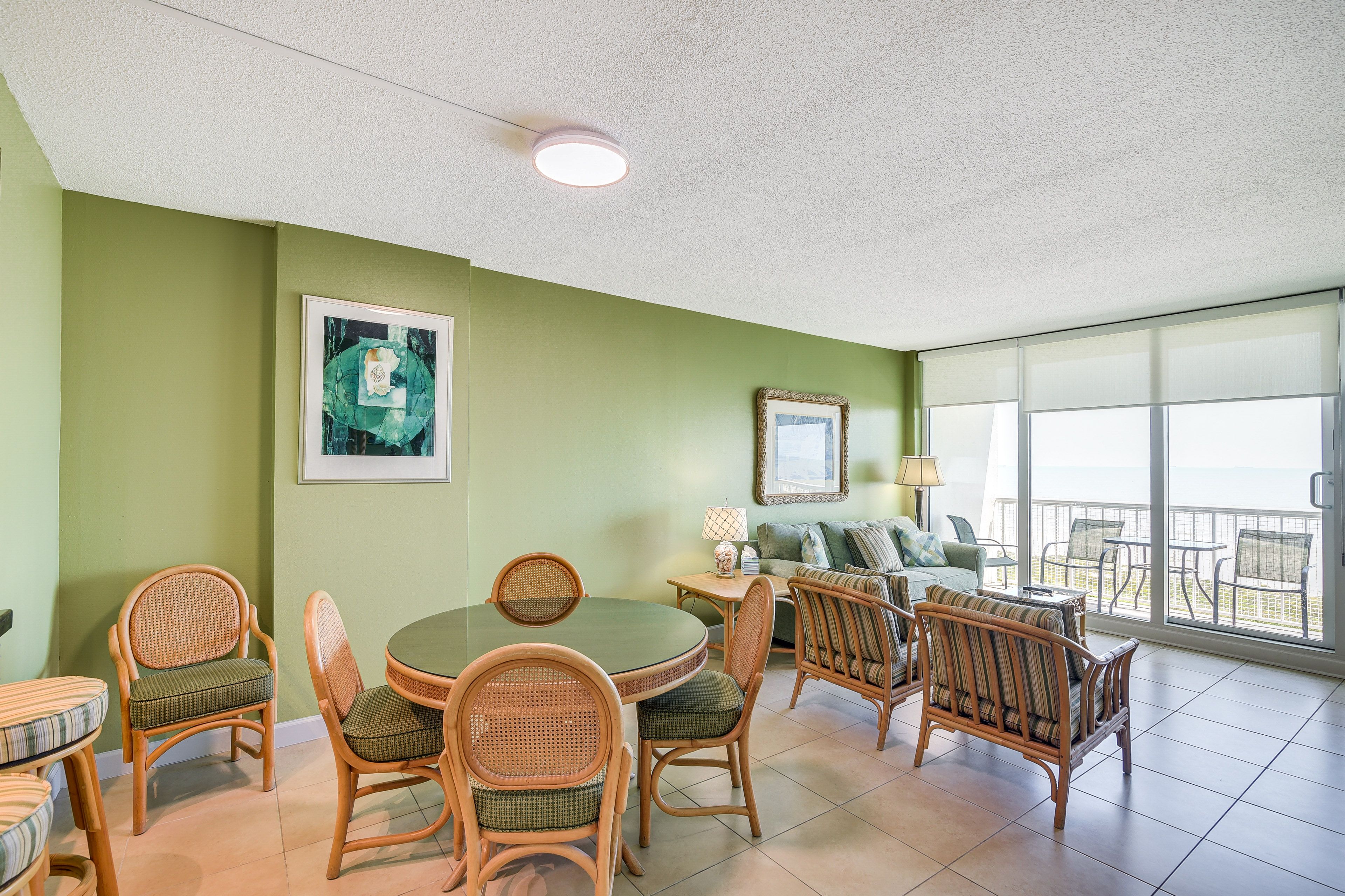 Dining Area | Dishware Provided