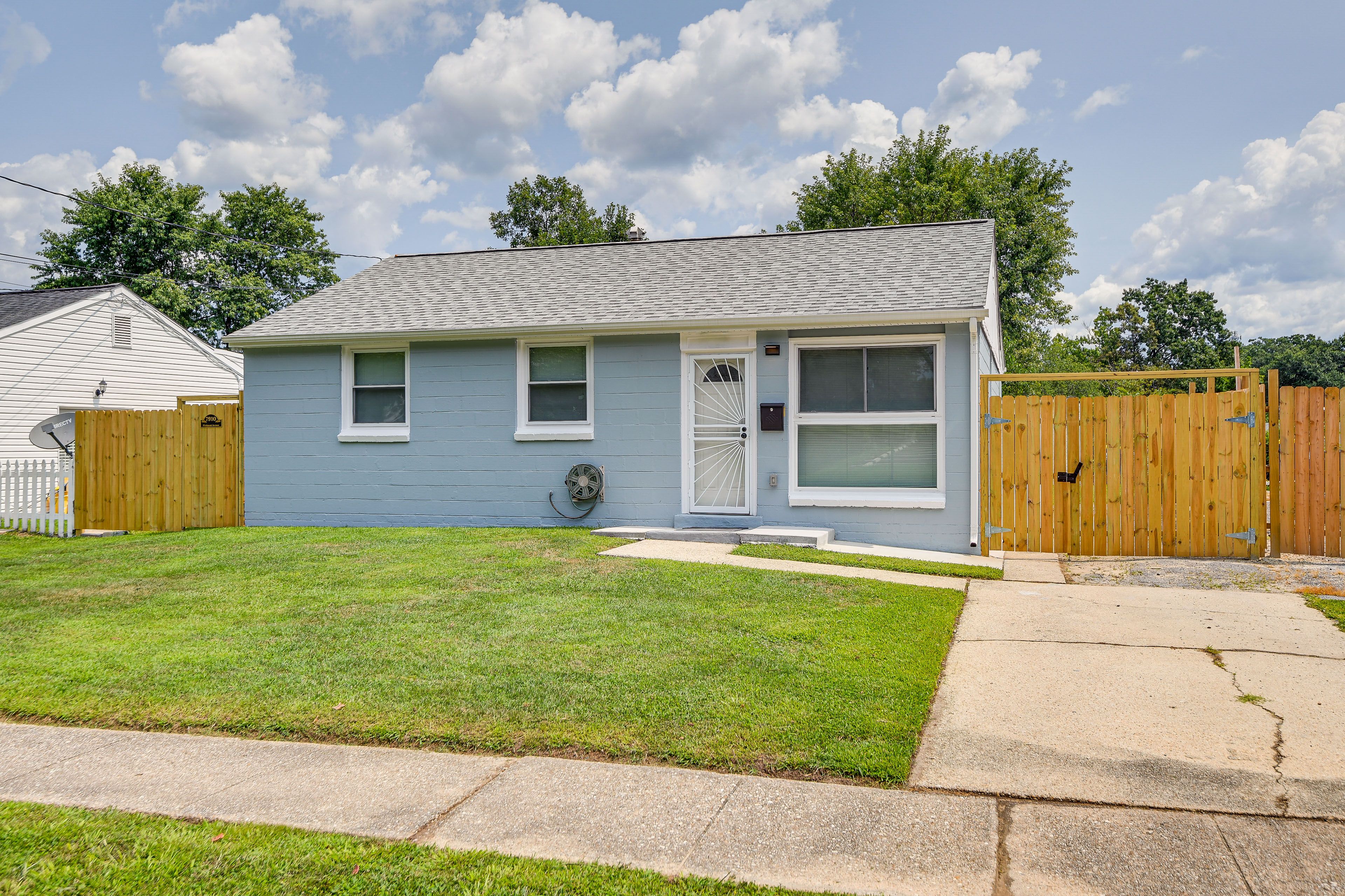 Exterior | Driveway (2 Vehicles)