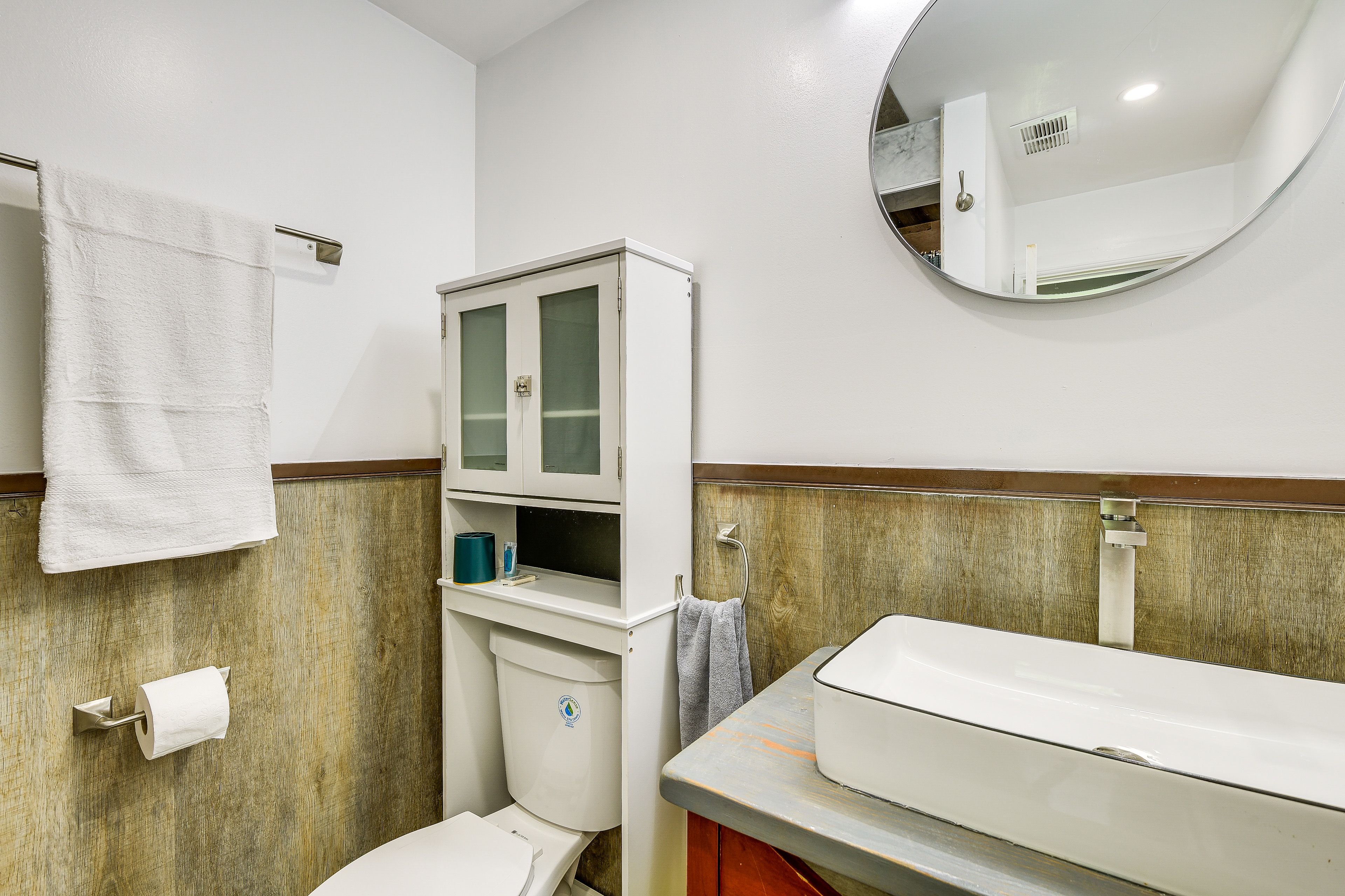 Bathroom | Complimentary Toiletries | Towels Provided