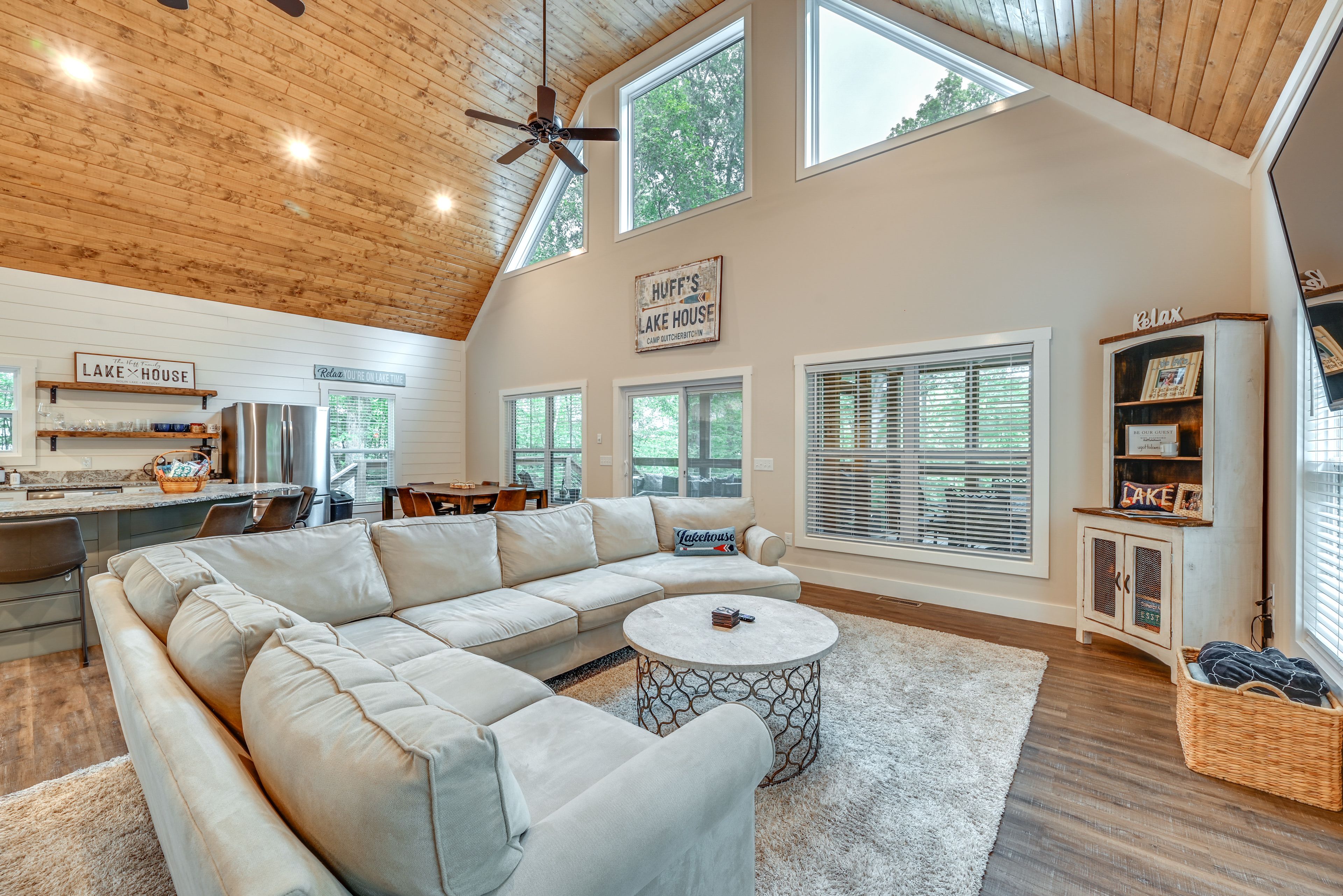 Living Room | Free WiFi | Smart TV w/ Cable | Board Games