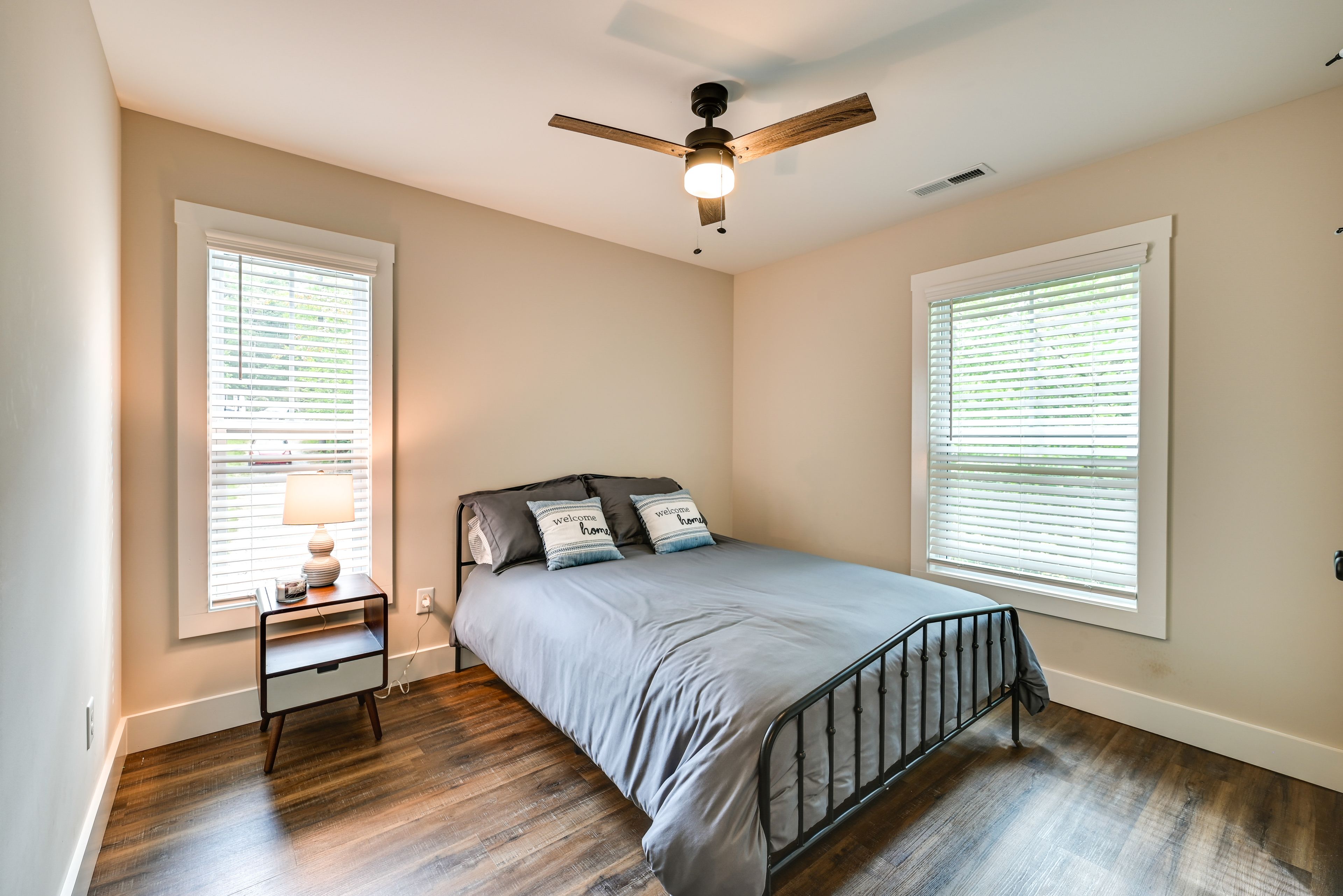 Bedroom 2 | Queen Bed