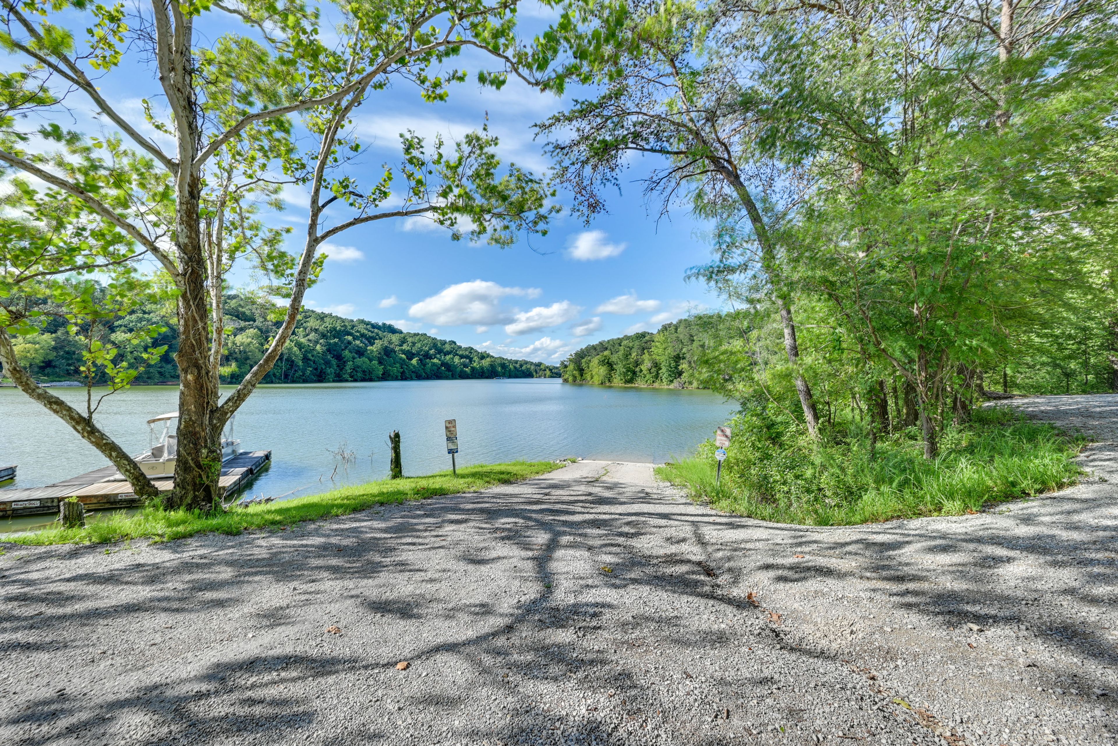 Walk to Community Boat Ramp | ~11 Mi to Nolin Lake State Park