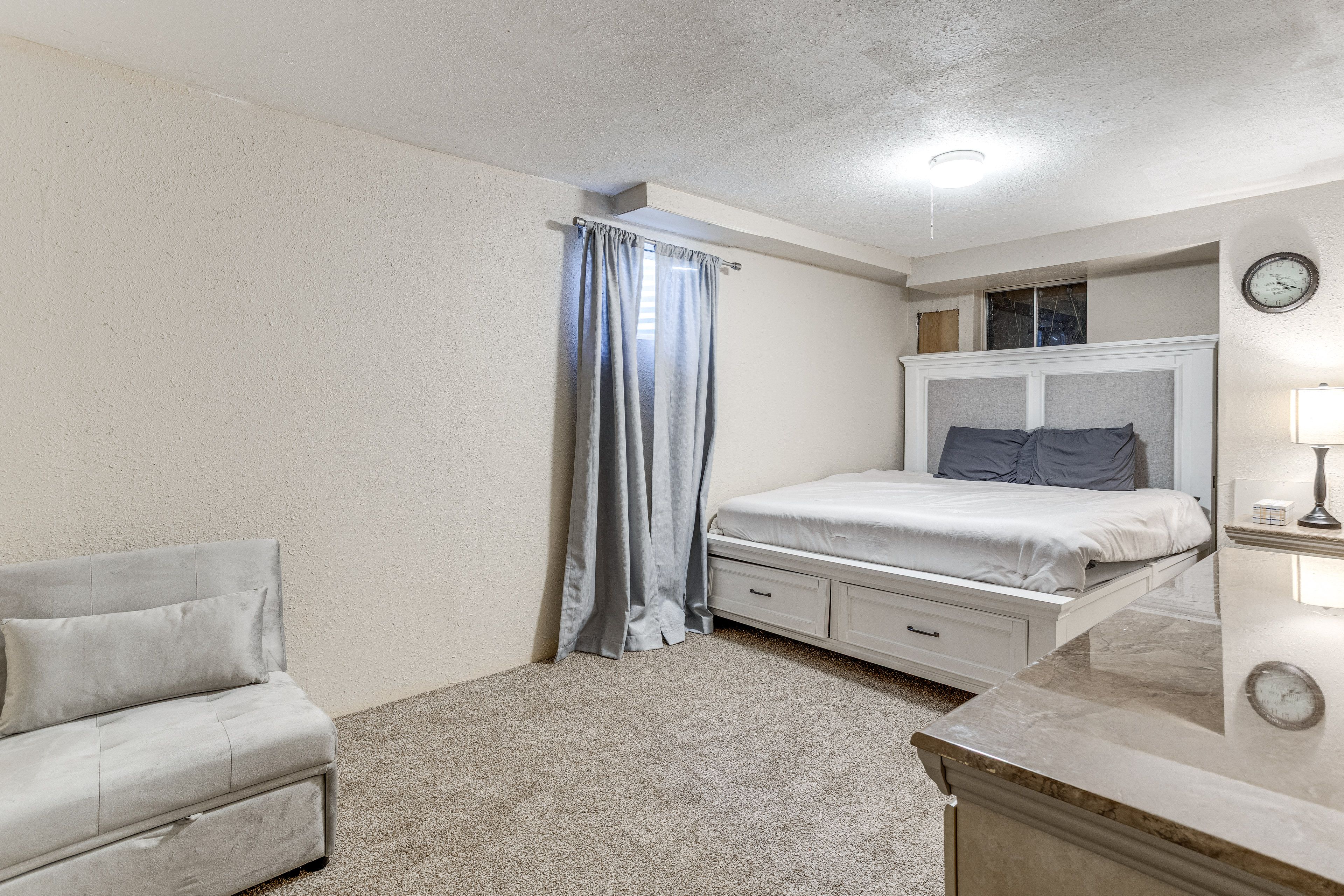 Bedroom 6 | King Bed | Twin Sleeper Chair