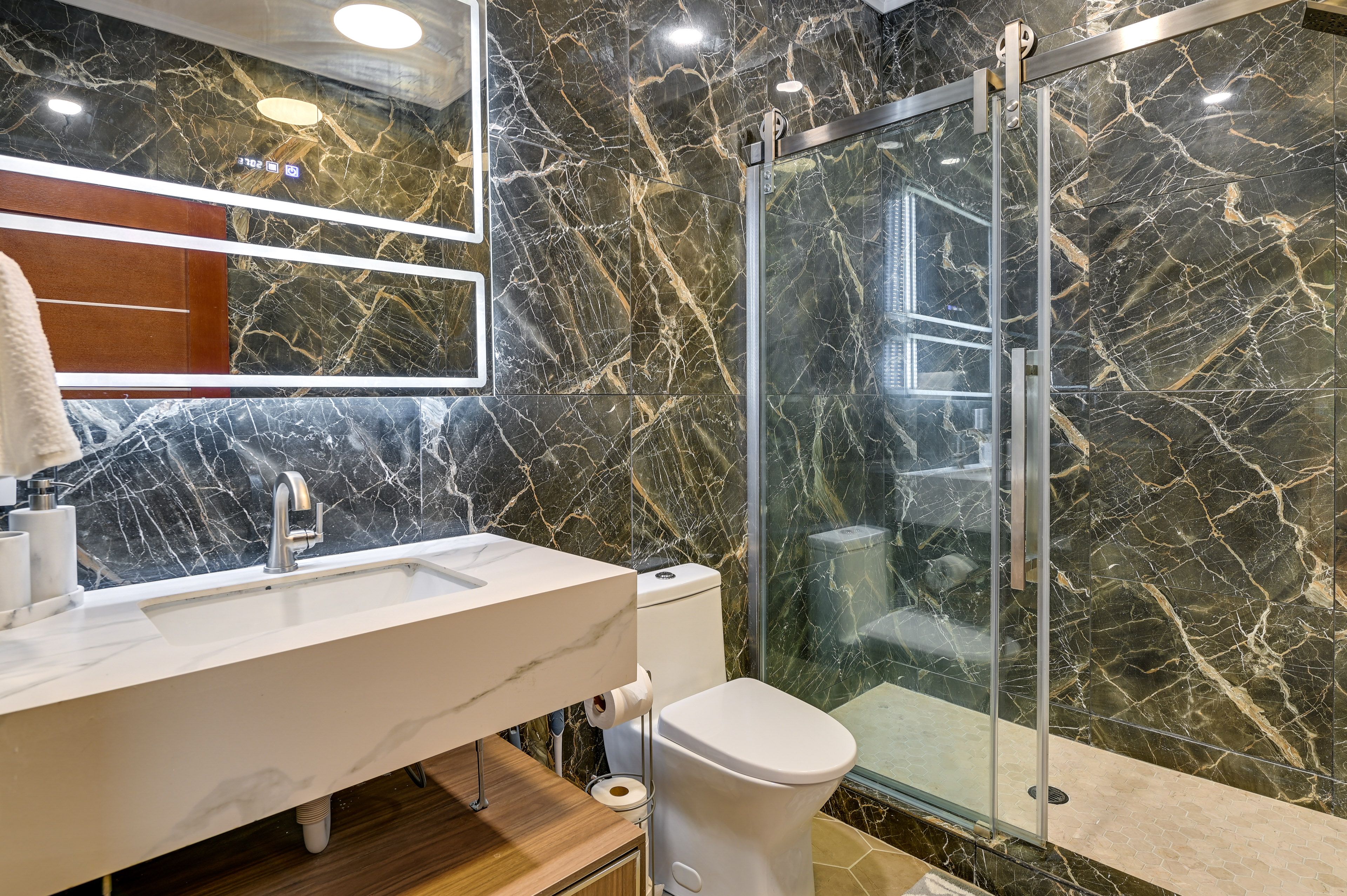 Full Bathroom