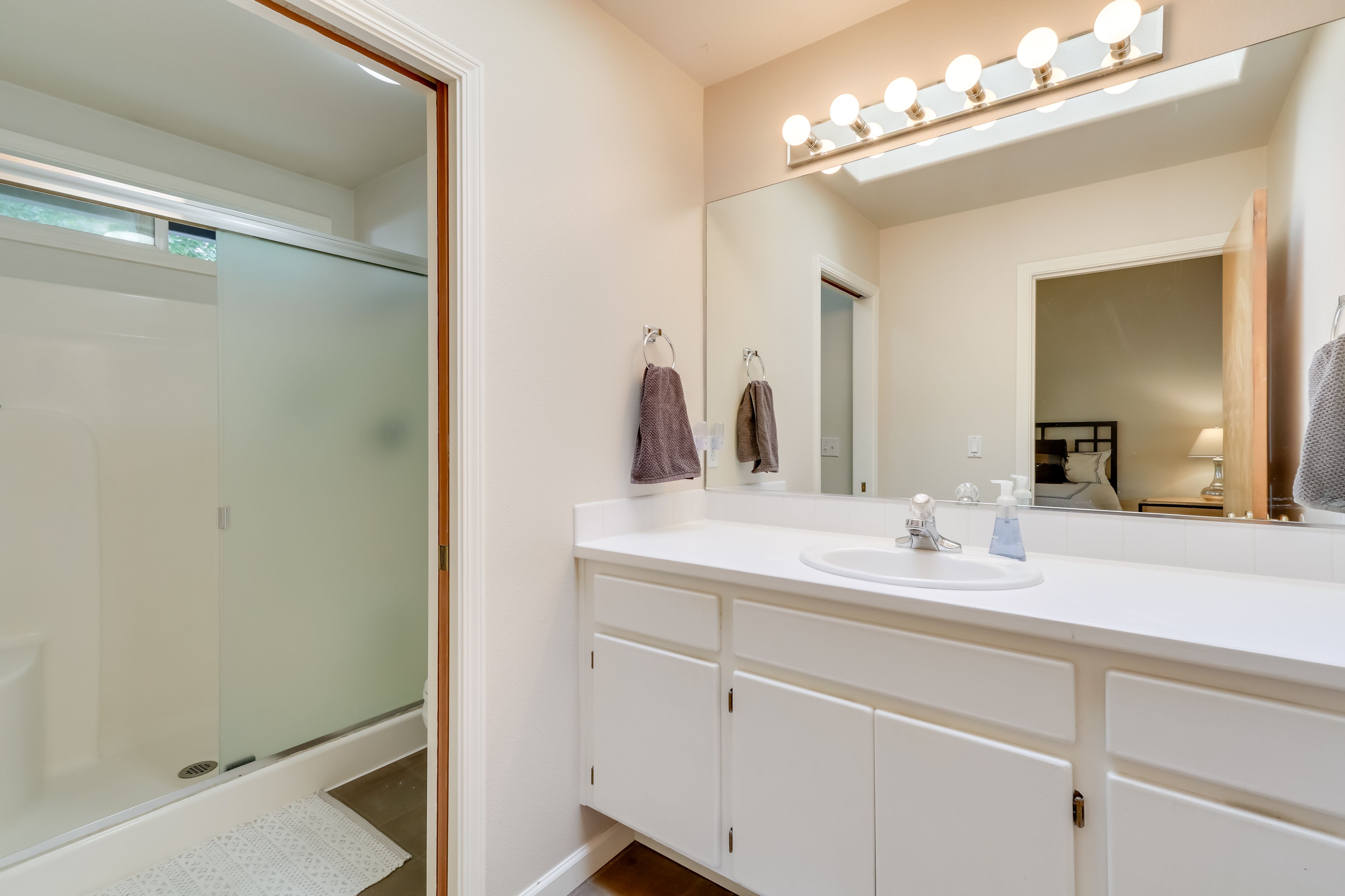 Bathroom | Complimentary Toiletries | Towels Provided