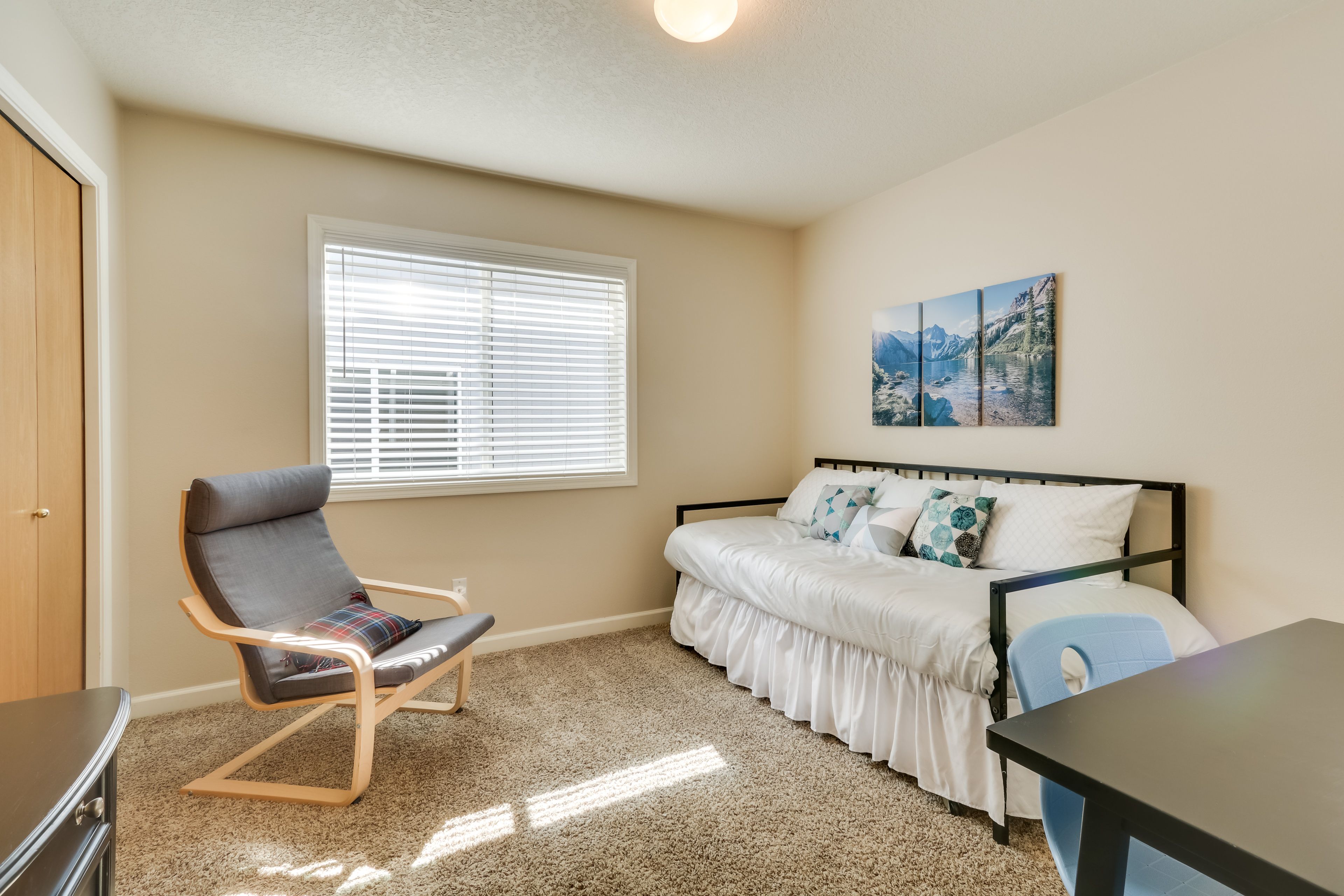 Bedroom 3 | Twin Daybed w/ Twin Trundle | Laptop-Friendly Workspace