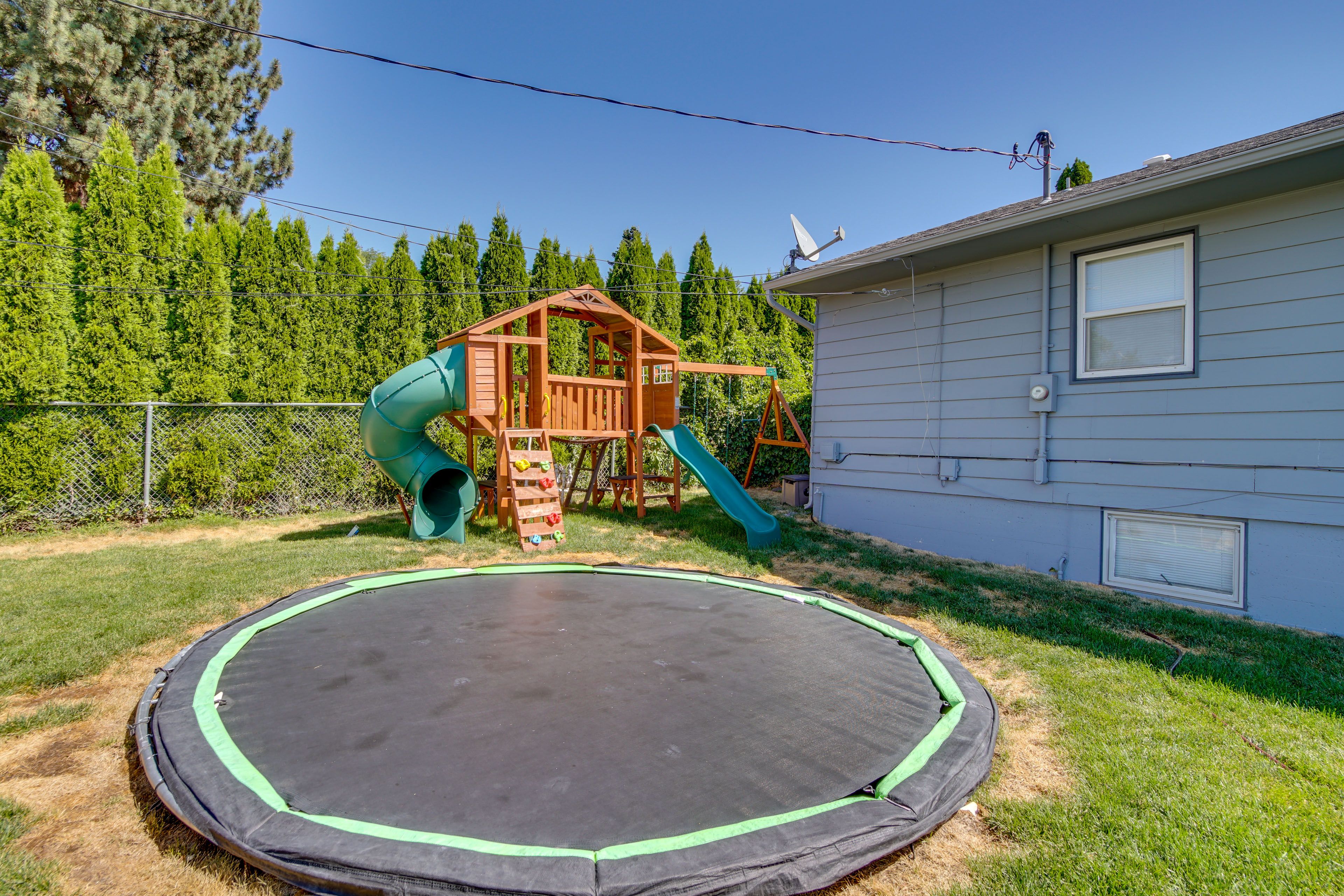 Backyard | In-Ground Trampoline | Swing Set