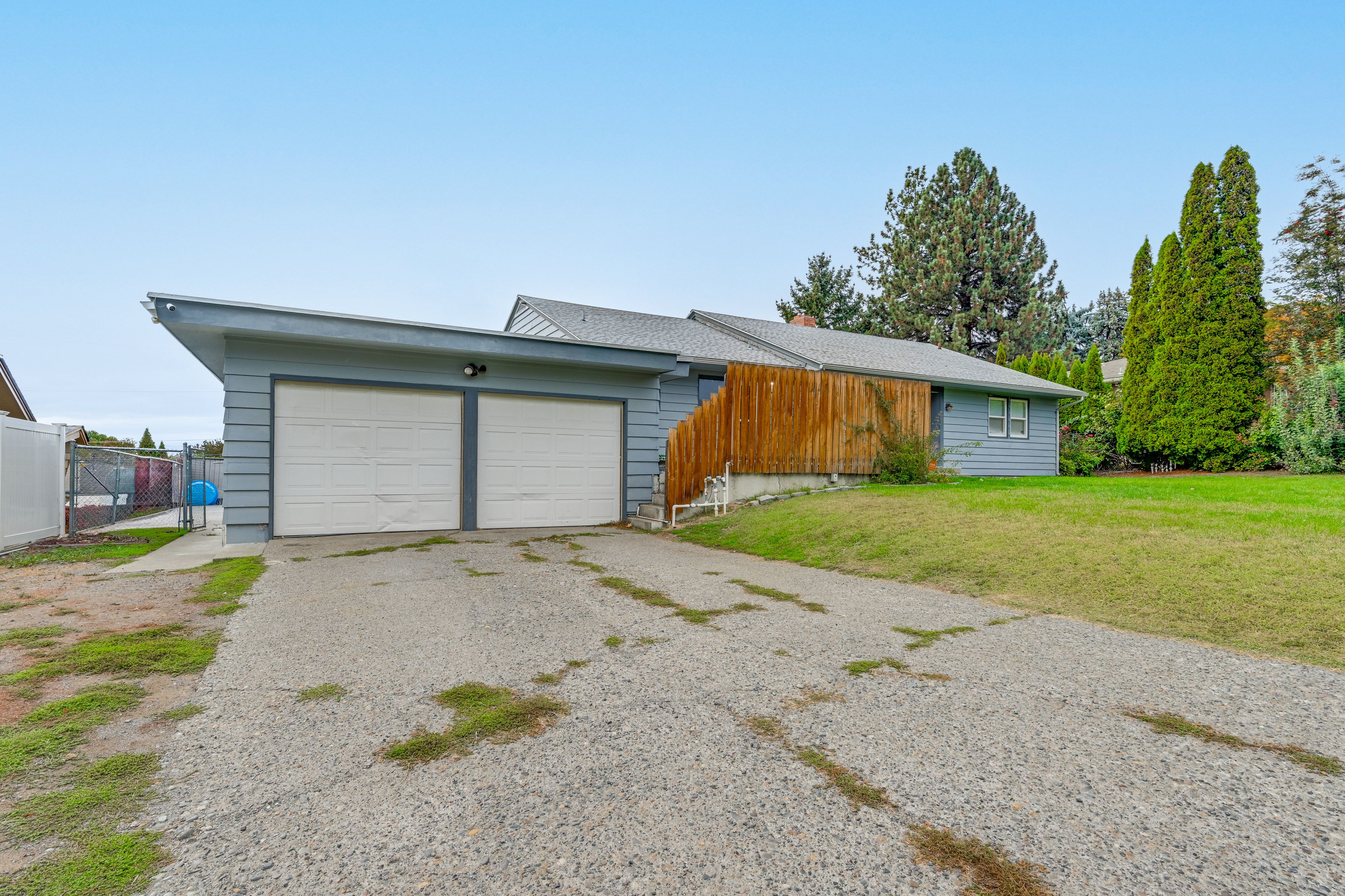 Parking | Driveway (4 Vehicles)