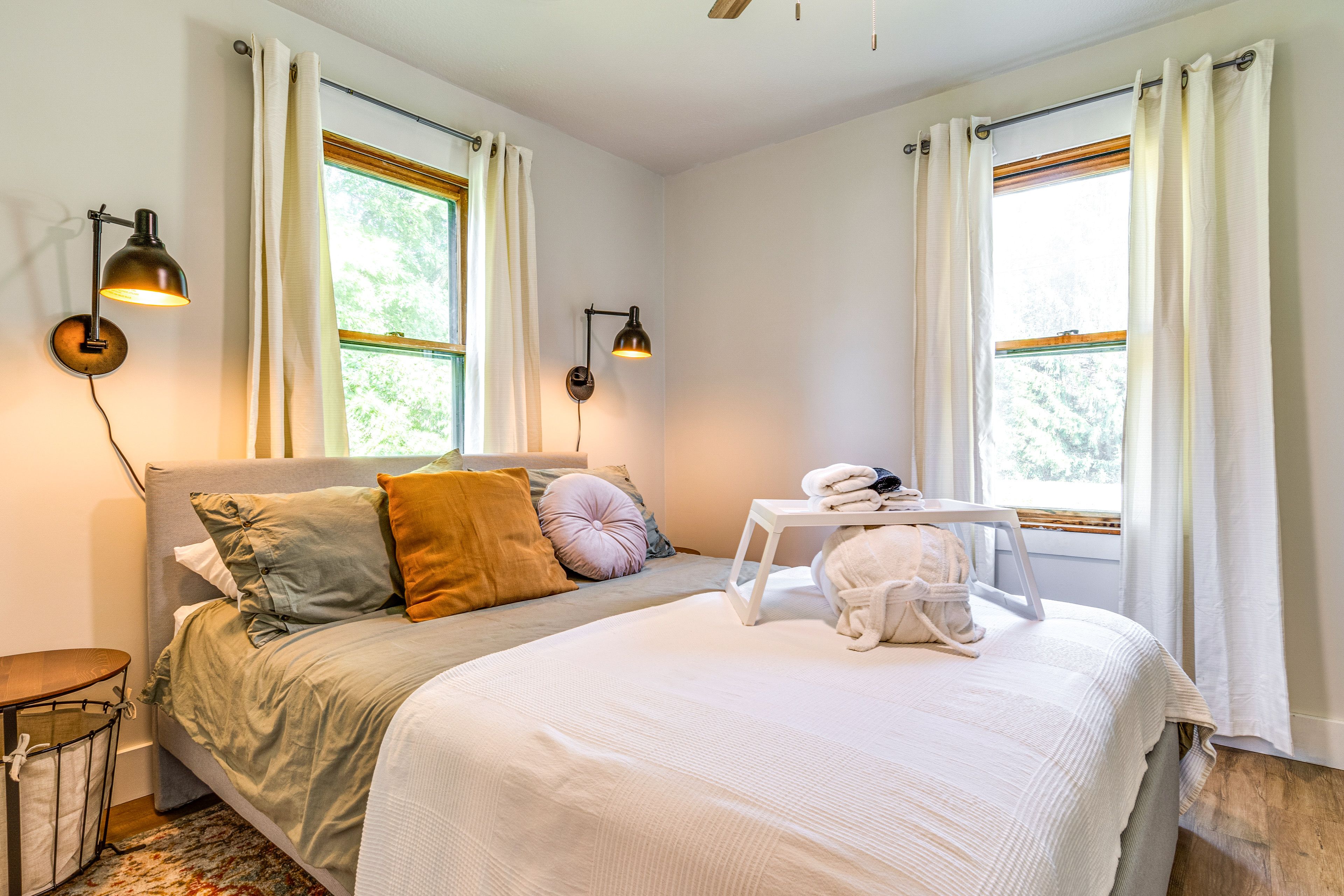 Bedroom 2 | Queen Bed | Smart TV