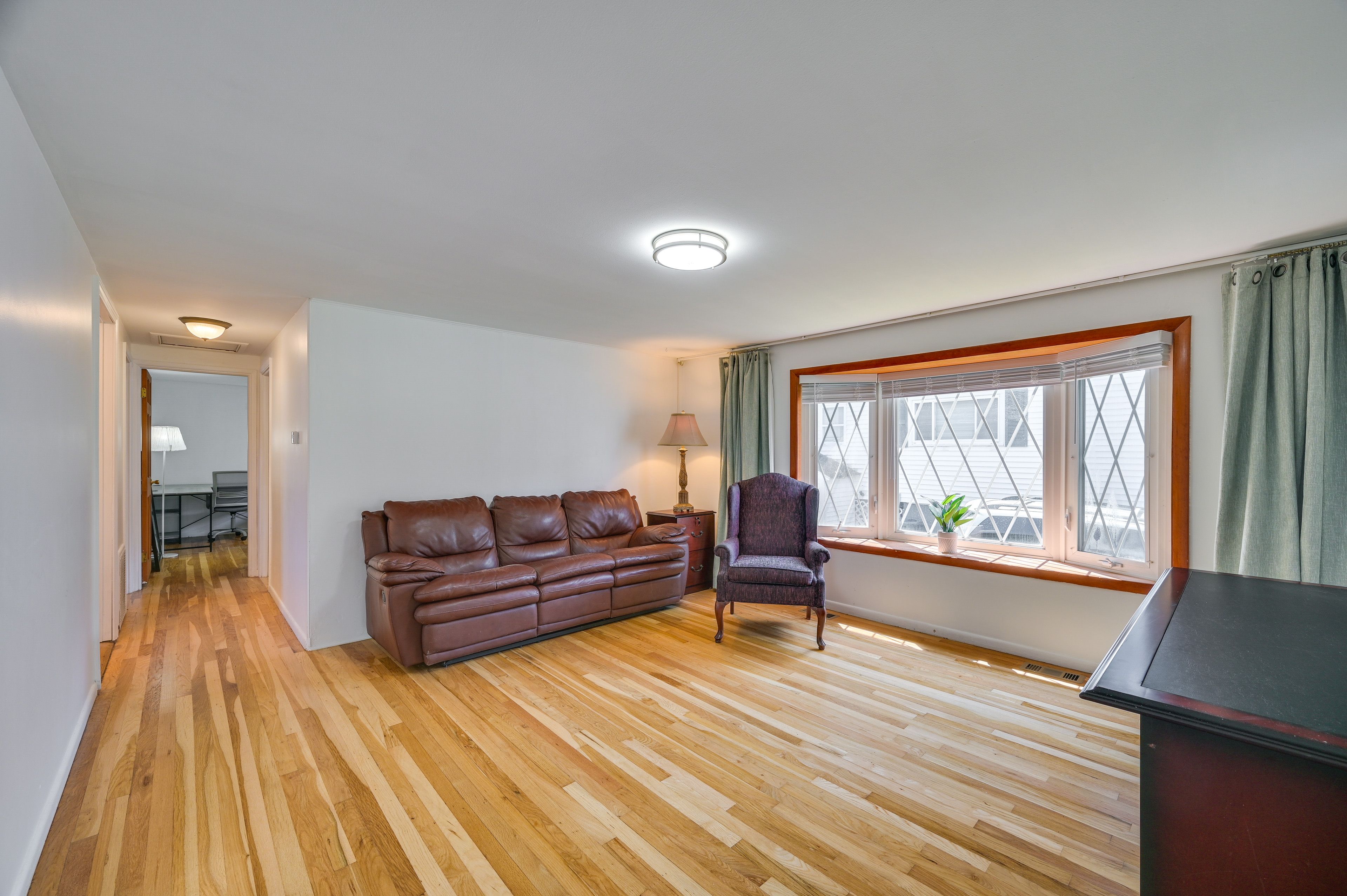 Living Area | Smart TV | Board Games