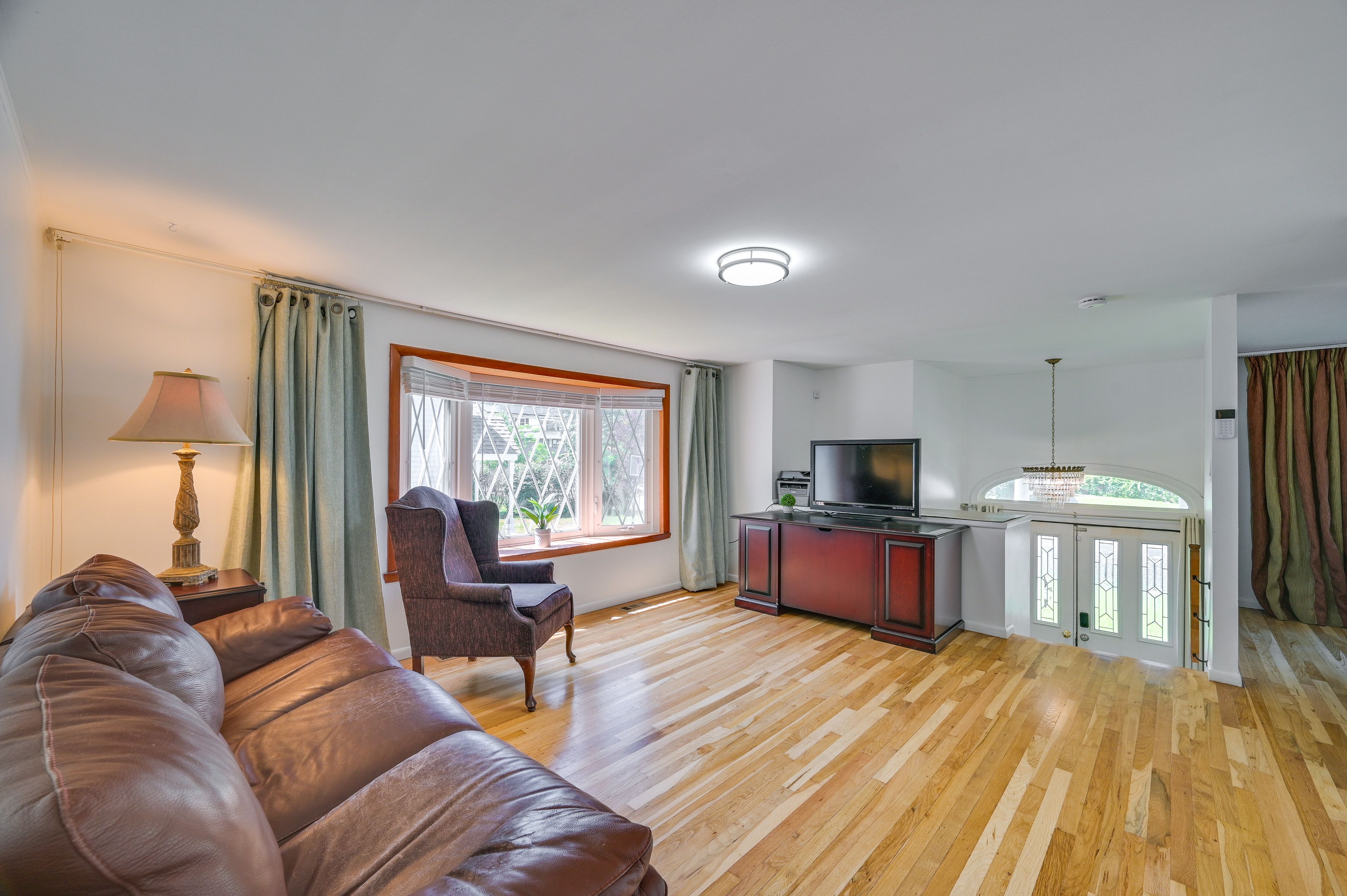 Hyde Park Vacation Rental | 3BR | 2BA | Step-Free Access | 1,781 Sq Ft