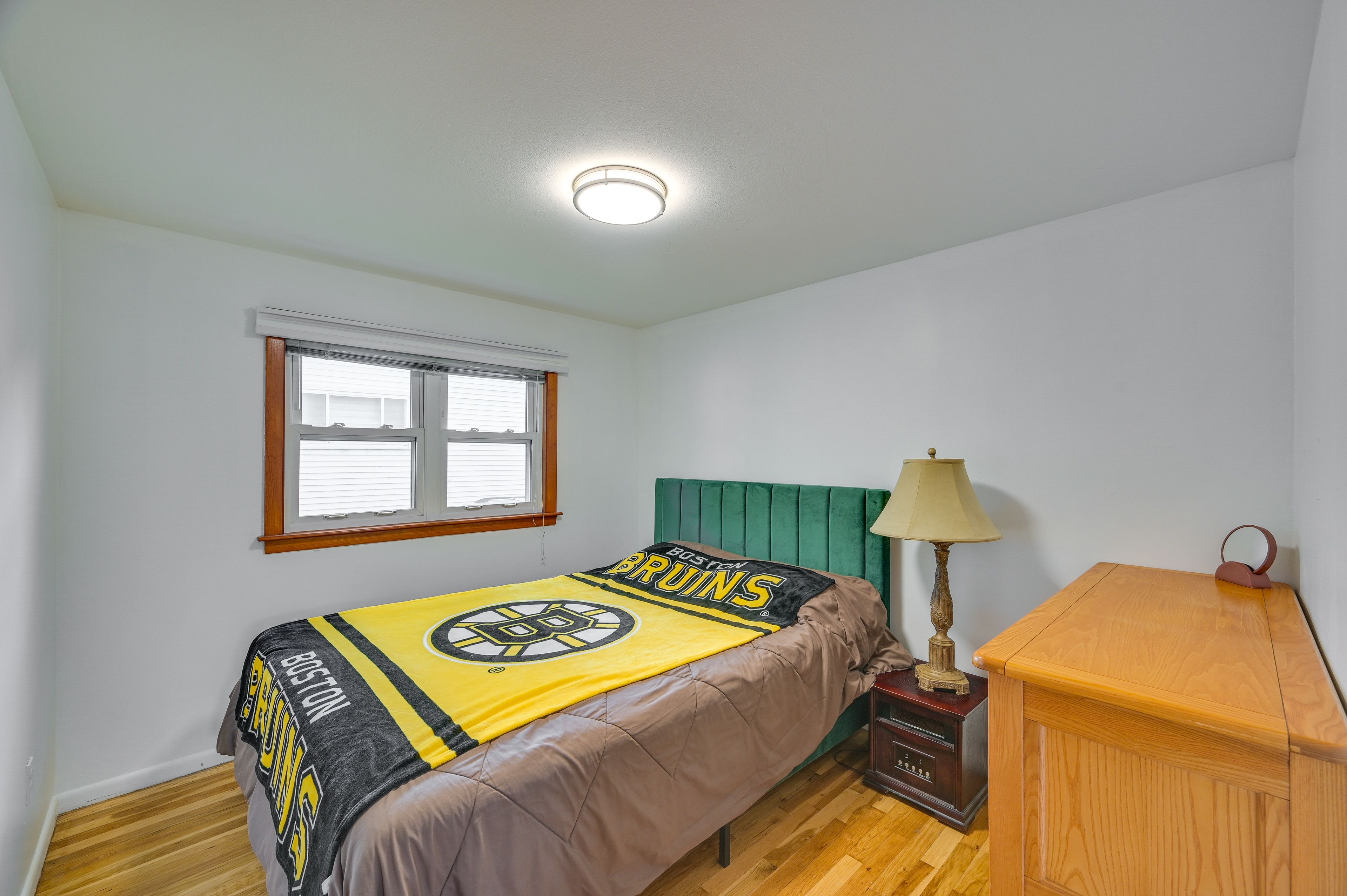 Bedroom 2 | Queen Bed