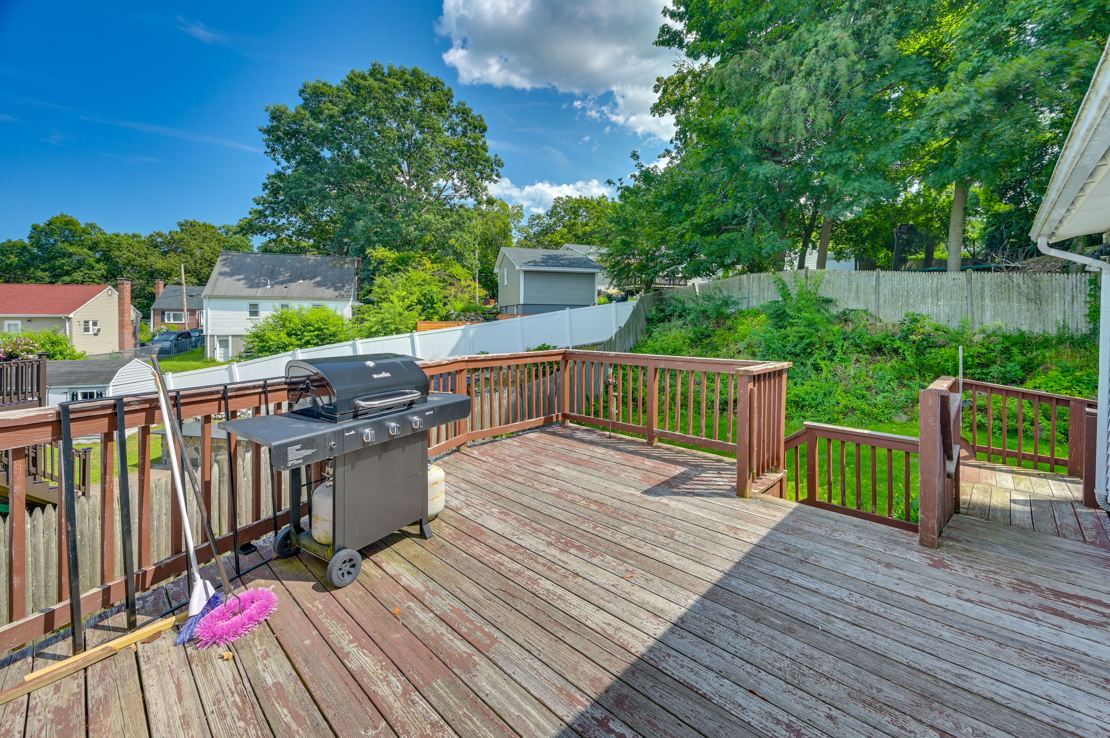 House Exterior | Deck | Gas Grill