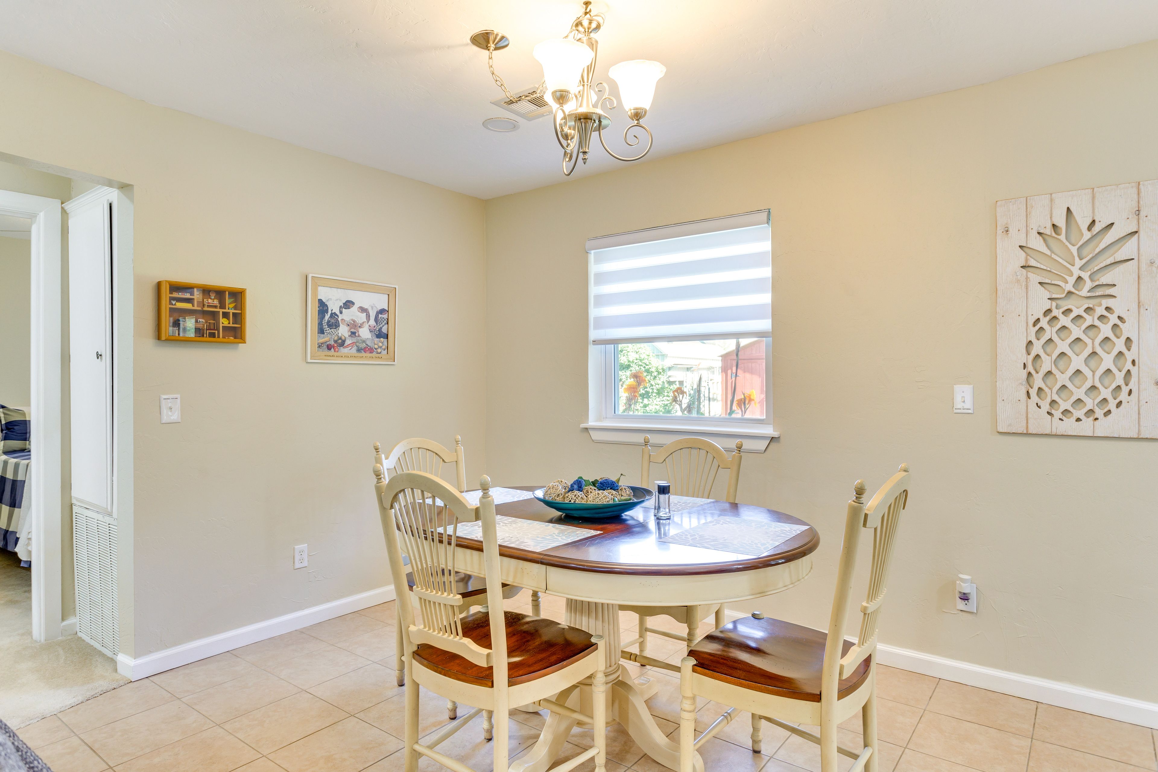 Dining Area | Dining Table | Dishware/Flatware | Laptop-Friendly Workspace